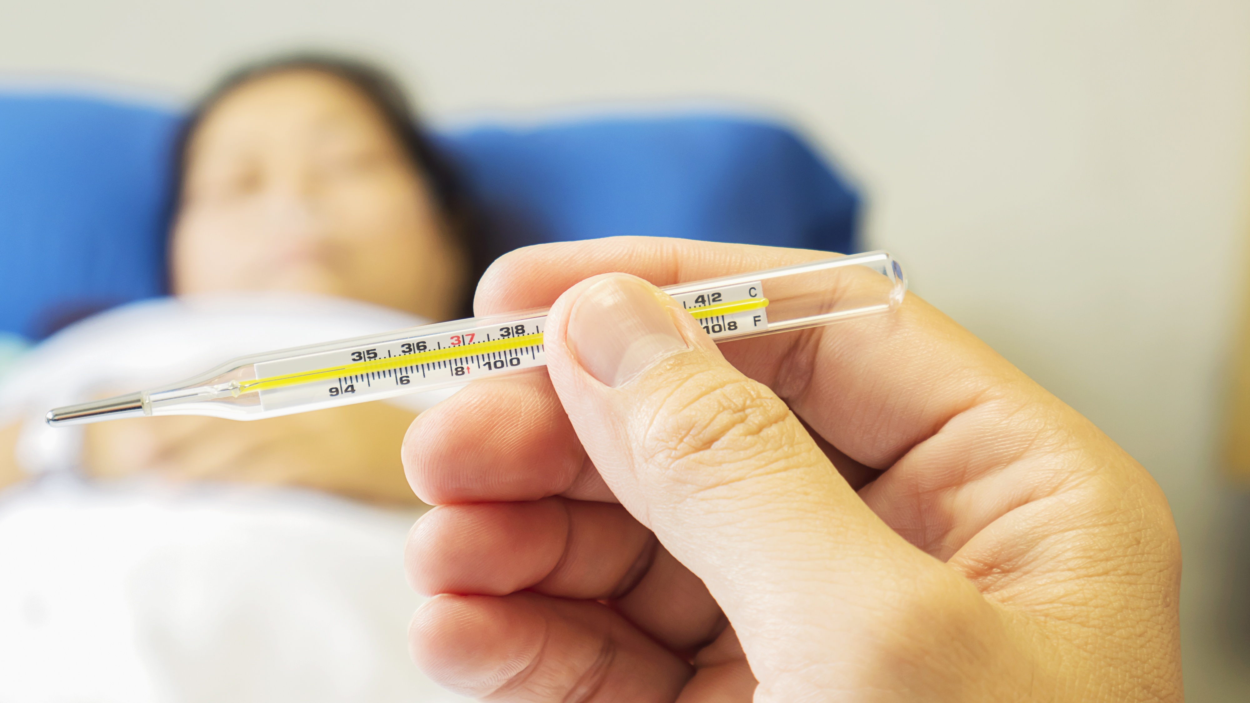 Sốt xuất huyết có biểu hiện đặc trưng là sốt cao đột ngột