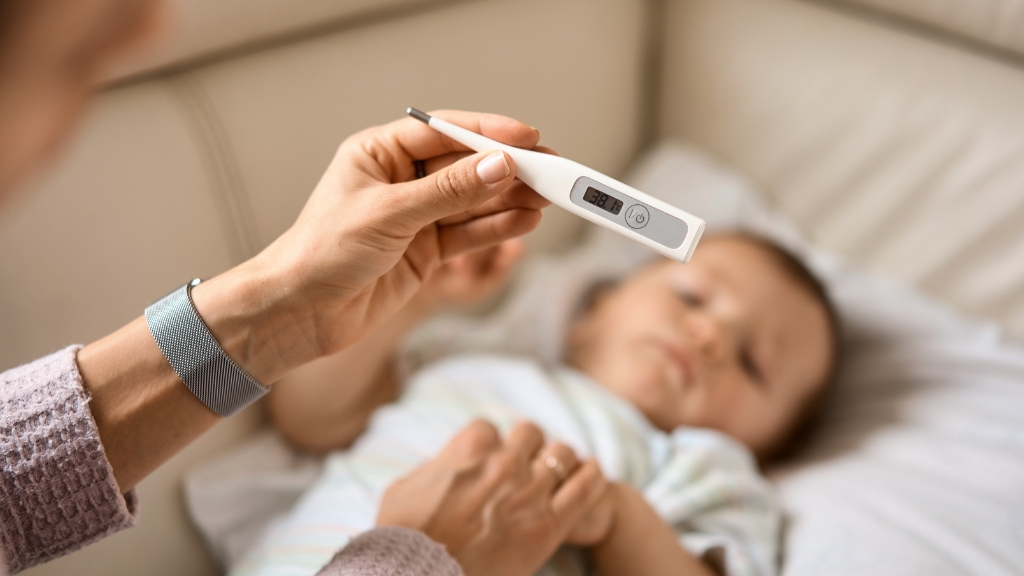 Sốt mọc răng ở trẻ: Nguyên nhân, dấu hiệu và cách chăm sóc an toàn 2