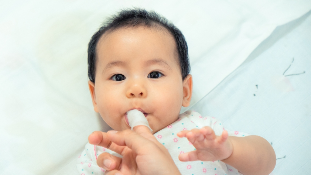 Sốt mọc răng ở trẻ: Nguyên nhân, dấu hiệu và cách chăm sóc an toàn 5