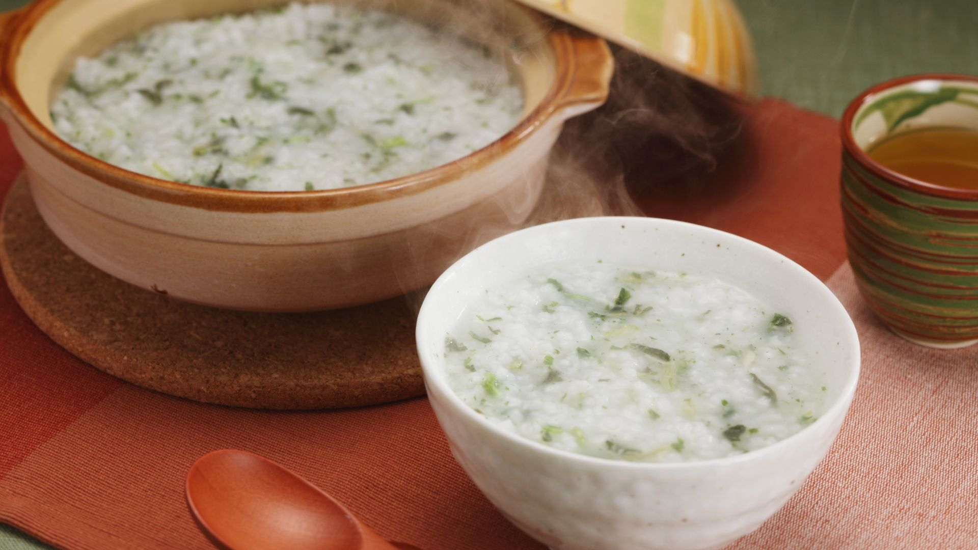 Trẻ bị sốt phát ban nên ăn đồ mềm như cháo, súp…