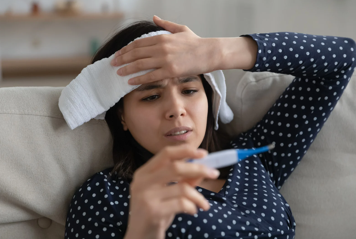 sot-sau-khi-tiem-vac-xin-nguyen-nhan-cach-xu-tri-va-luu-y-quan-trong 2.png