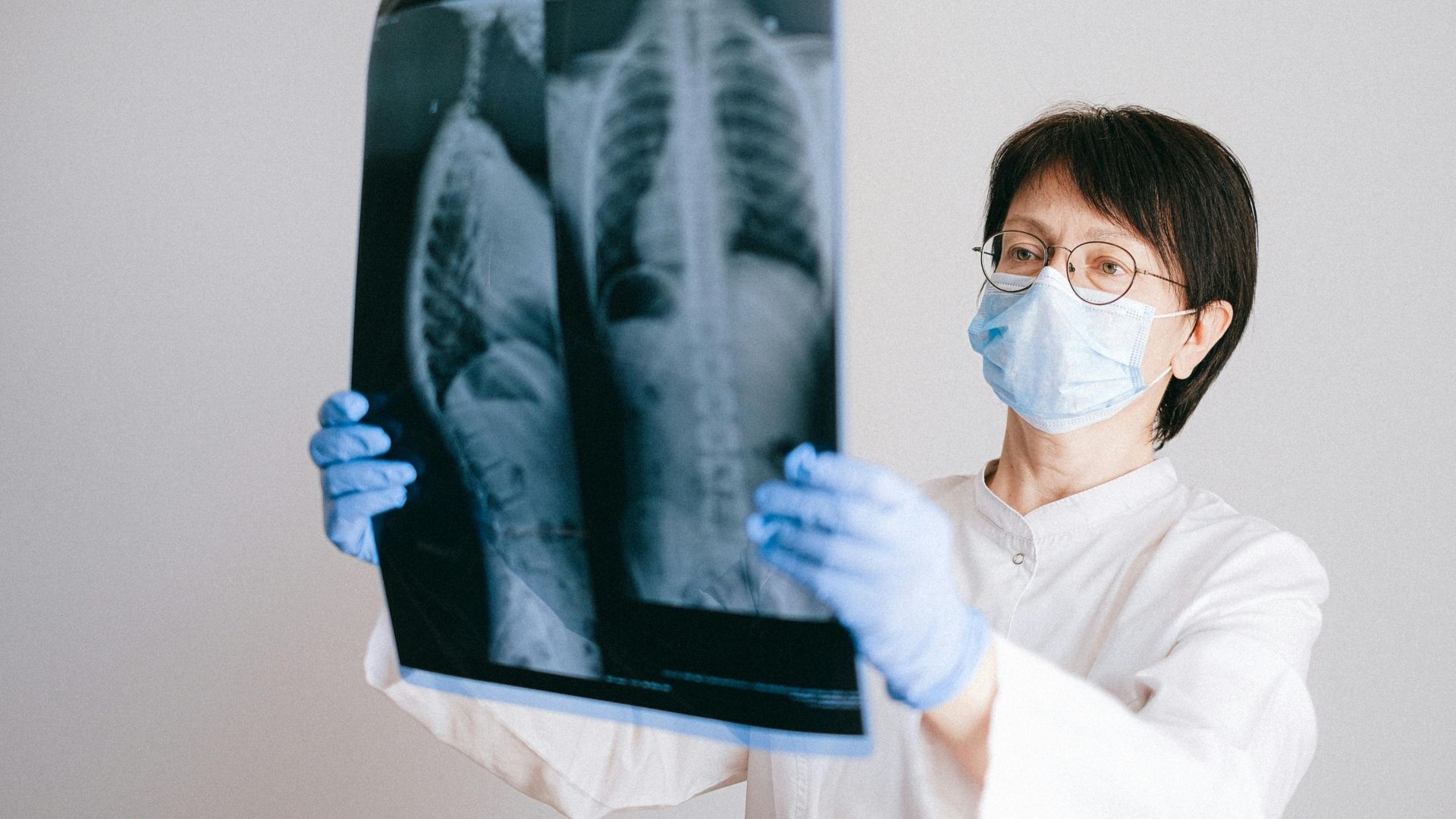 Người bệnh nên đi khám khi sốt kéo dài