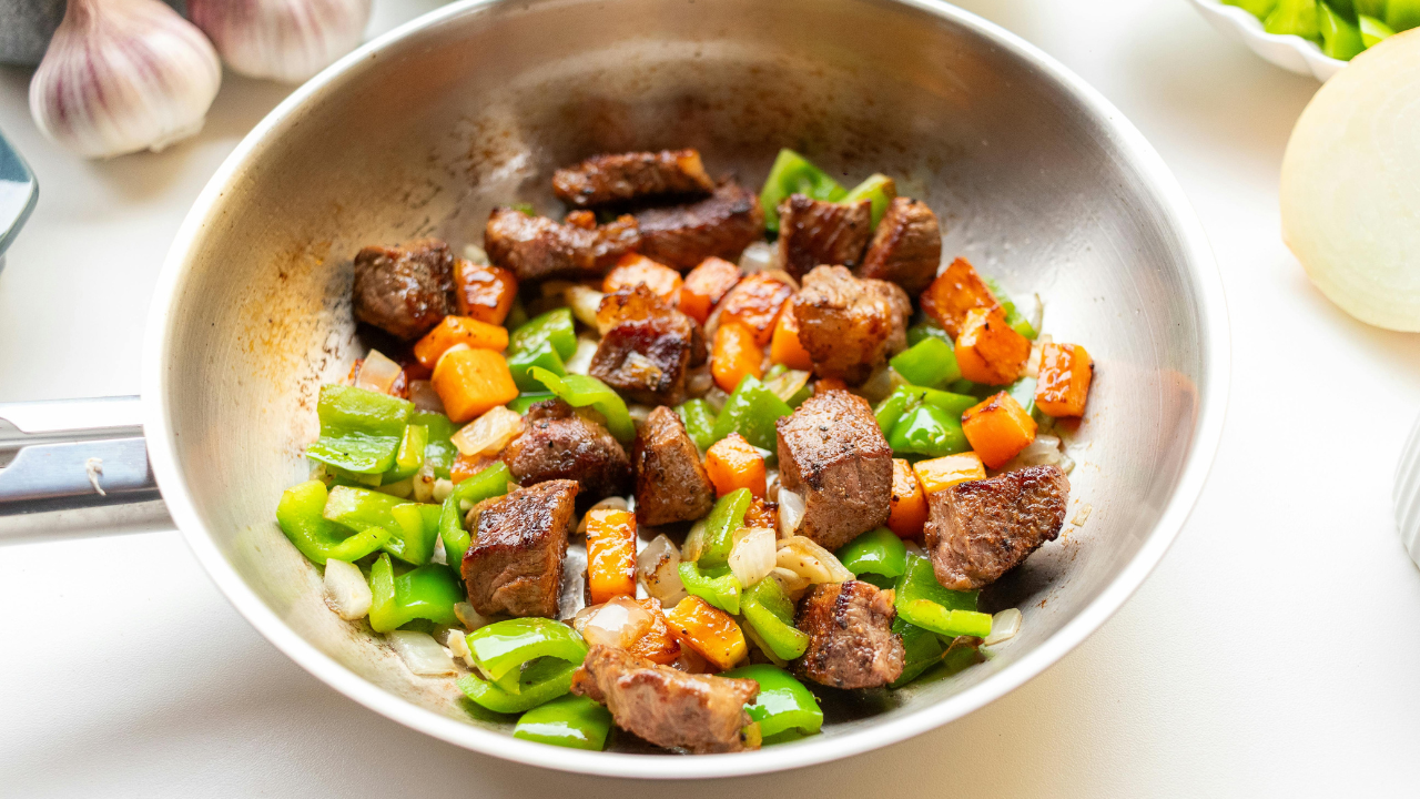 Chế biến thịt bò chín kỹ, tránh món nhiều dầu mỡ