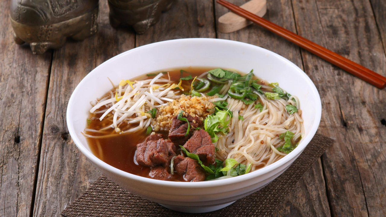 Thịt bò là nguồn protein giúp tái tạo mô, phục hồi cơ bắp và tăng cường thể lực trong quá trình hồi phục