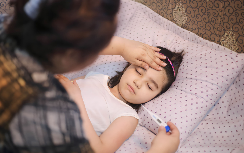 sot-xuat-huyet-lam-gi-cho-nhanh-khoi-3