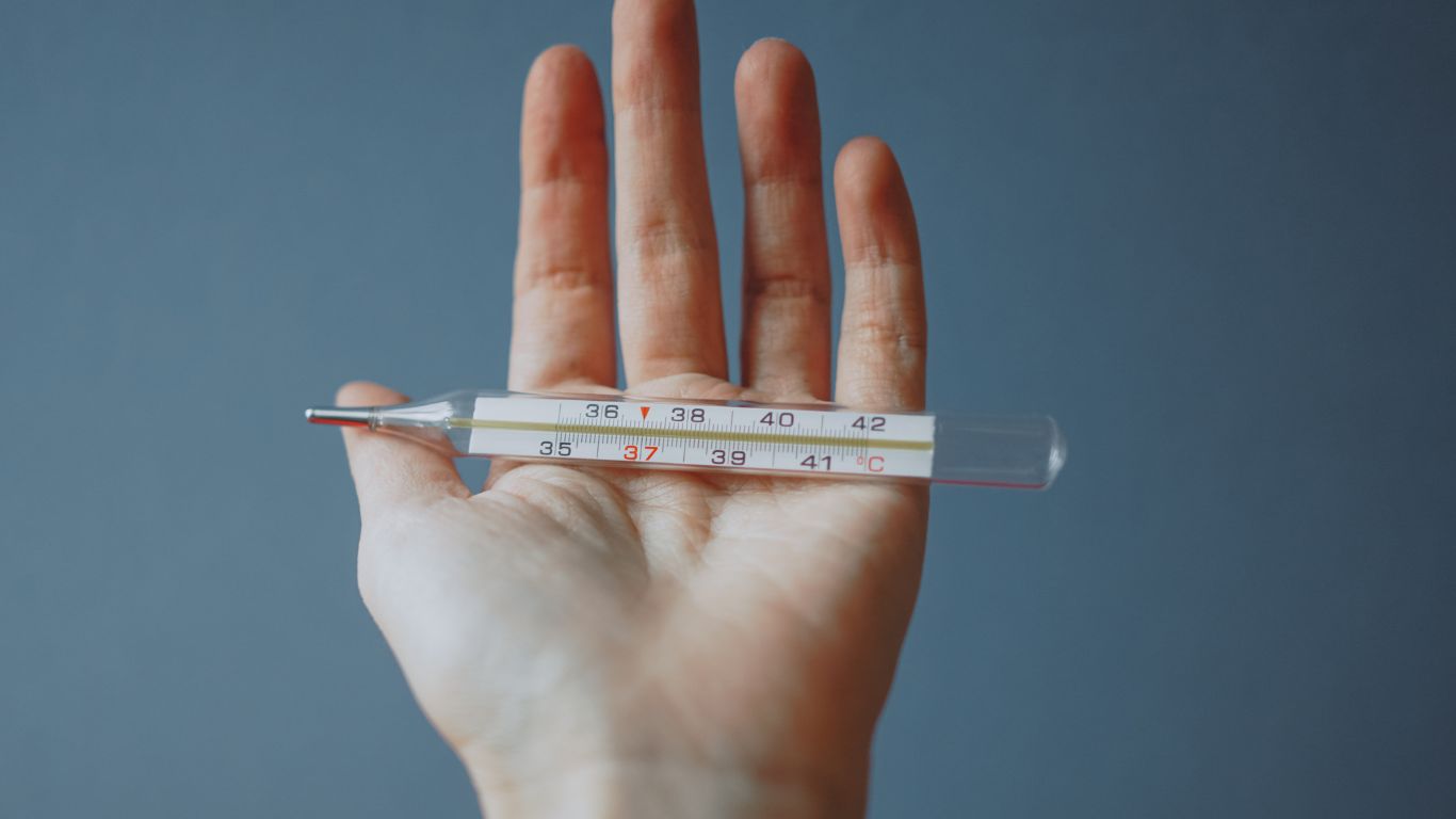 sot-xuat-huyet-ngay-thu-6-can-luu-y-dieu-gi 1