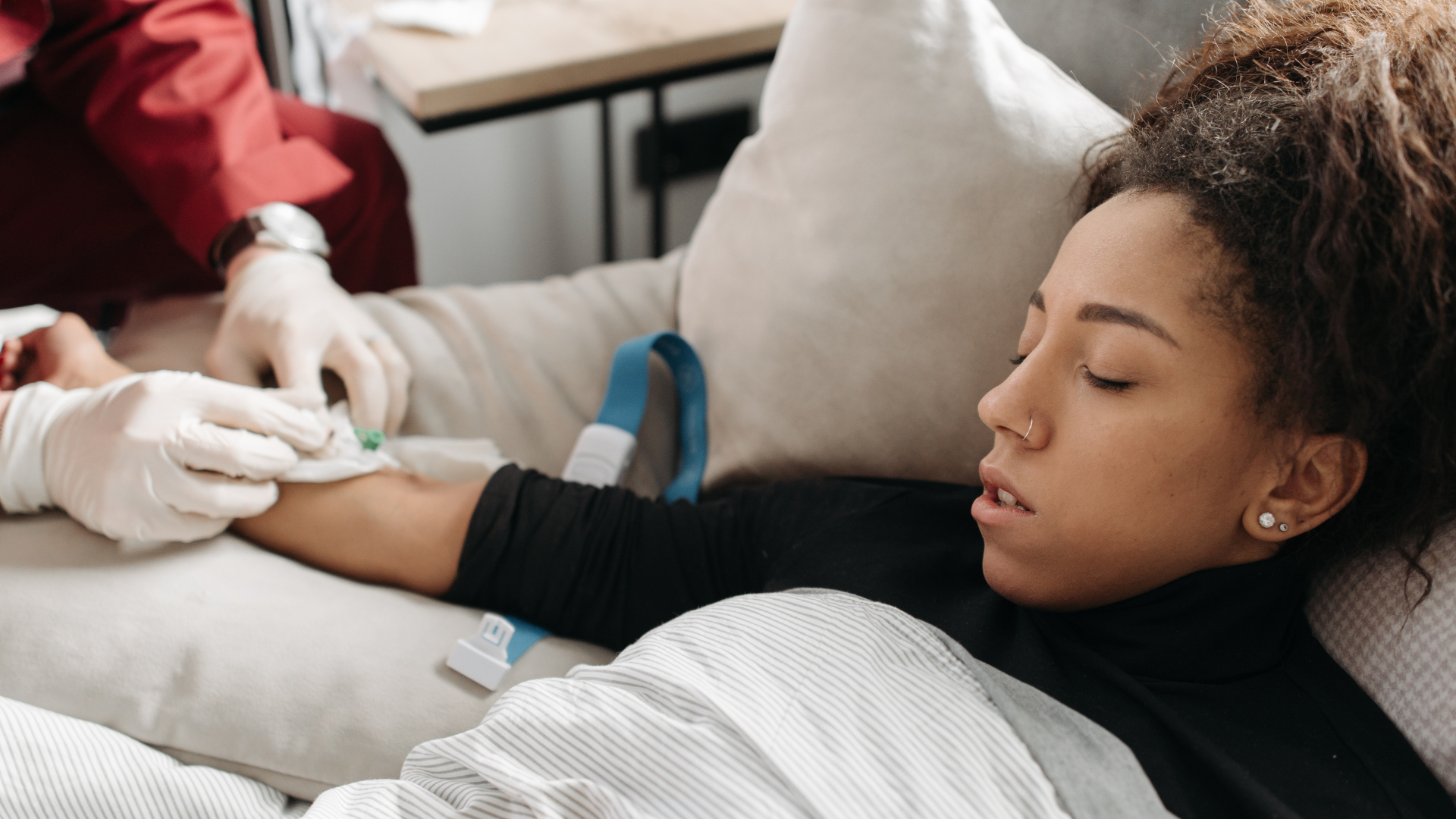 sot-xuat-huyet-o-nguoi-lon-bao-lau-thi-khoi 01.png