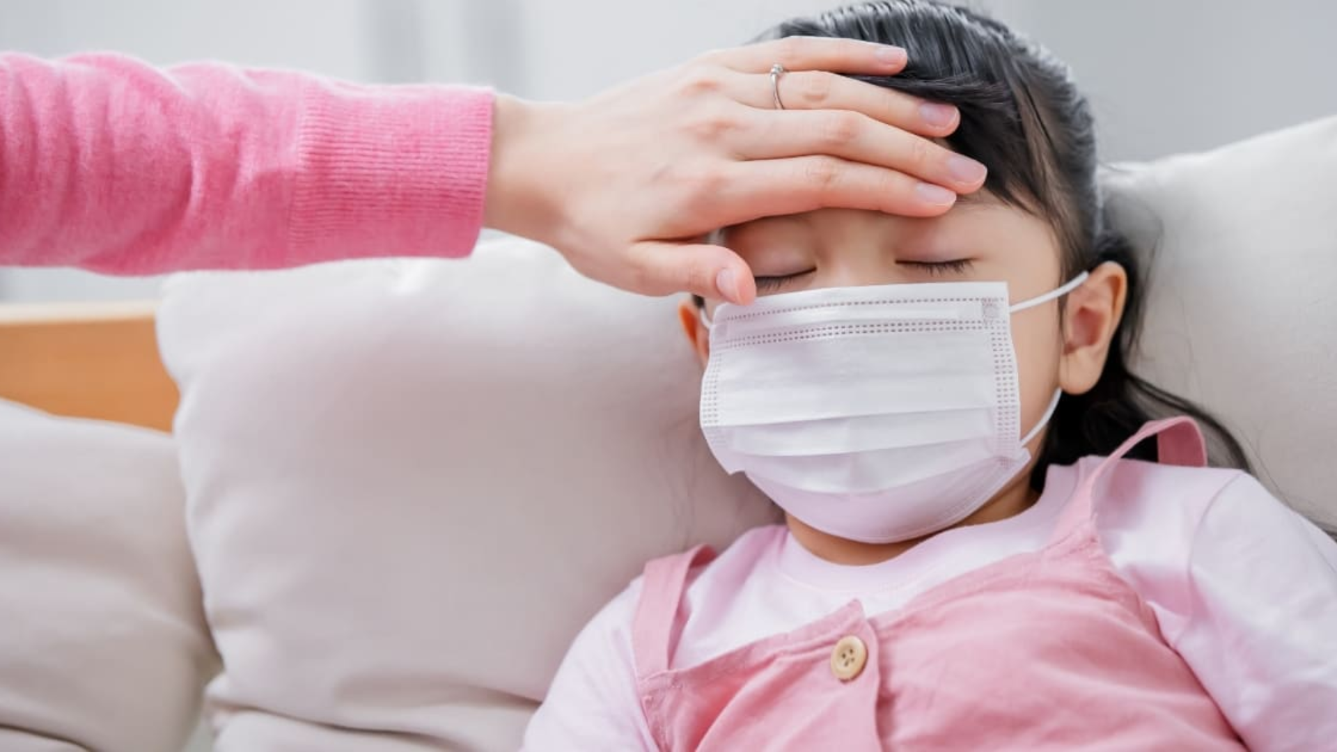 Sốt xuất huyết ở trẻ em đang trở thành mối quan tâm lớn, vì bệnh có thể tiến triển nhanh và đe dọa tính mạng