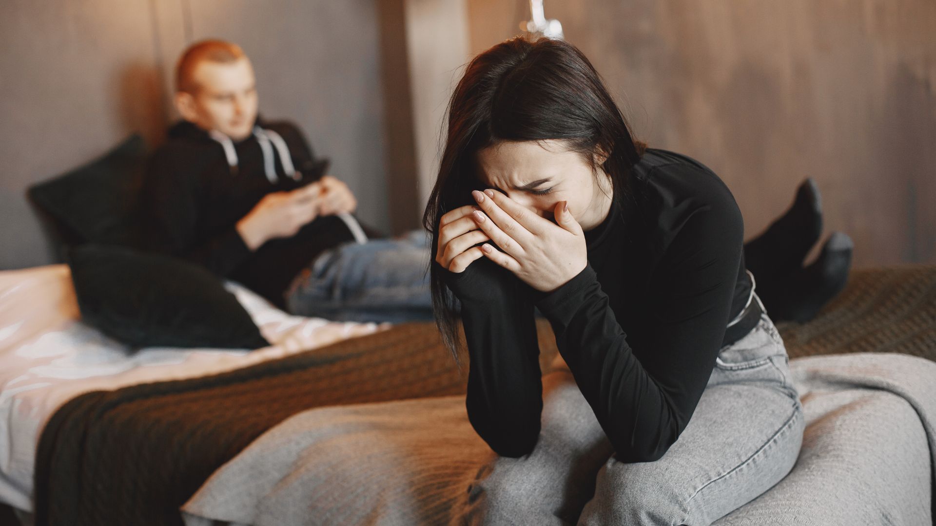 Nguyên nhân gây căng thẳng đến từ áp lực cuộc sống, yếu tố cá nhân, vấn đề sức khỏe và môi trường sống