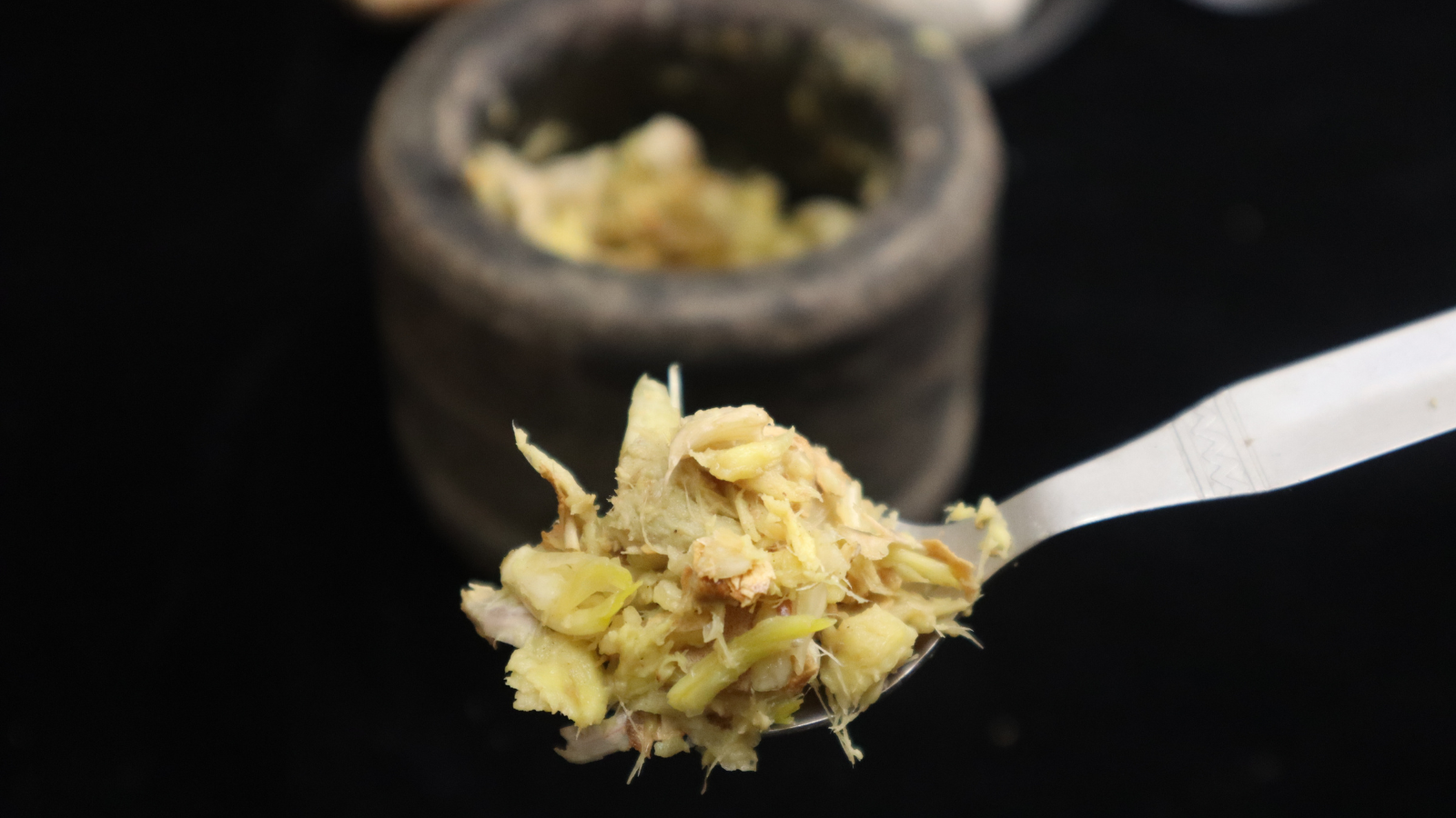 Sử dụng gừng tươi nguyên vỏ giúp giữ lại tối đa các tinh dầu quý giá