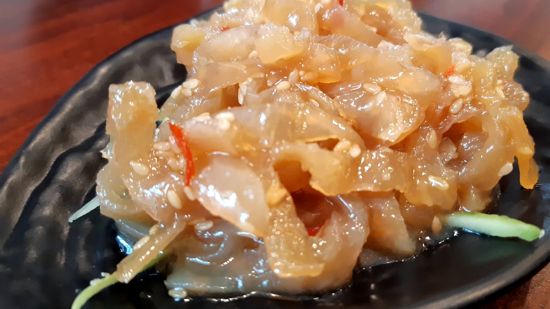 Sứa ăn sống được không là câu hỏi thường gặp khi nhiều người muốn thưởng thức loại hải sản này