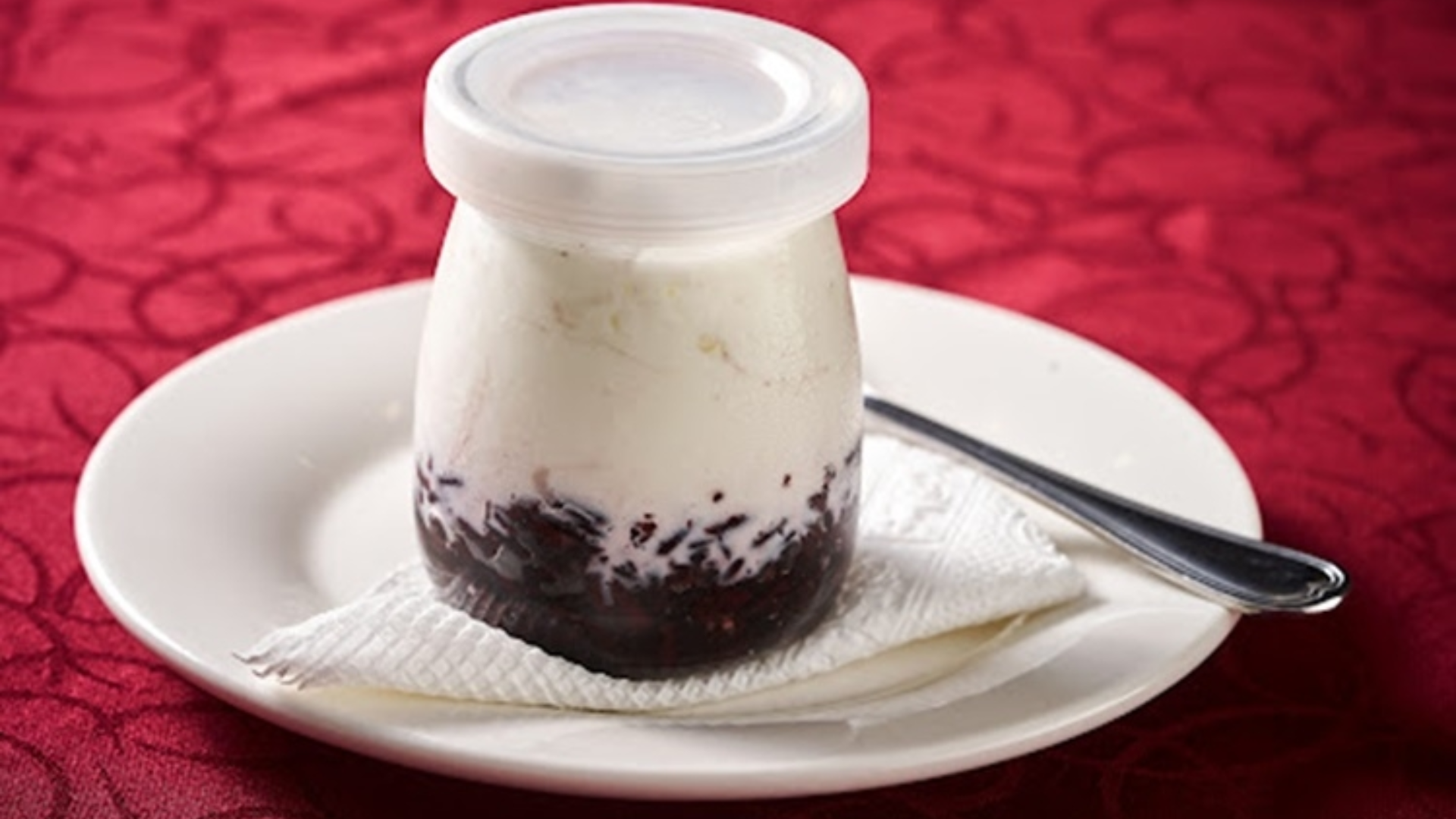 Thời điểm tốt nhất để ăn sữa chua nếp cẩm là sau bữa ăn chính từ 1 đến 2 giờ