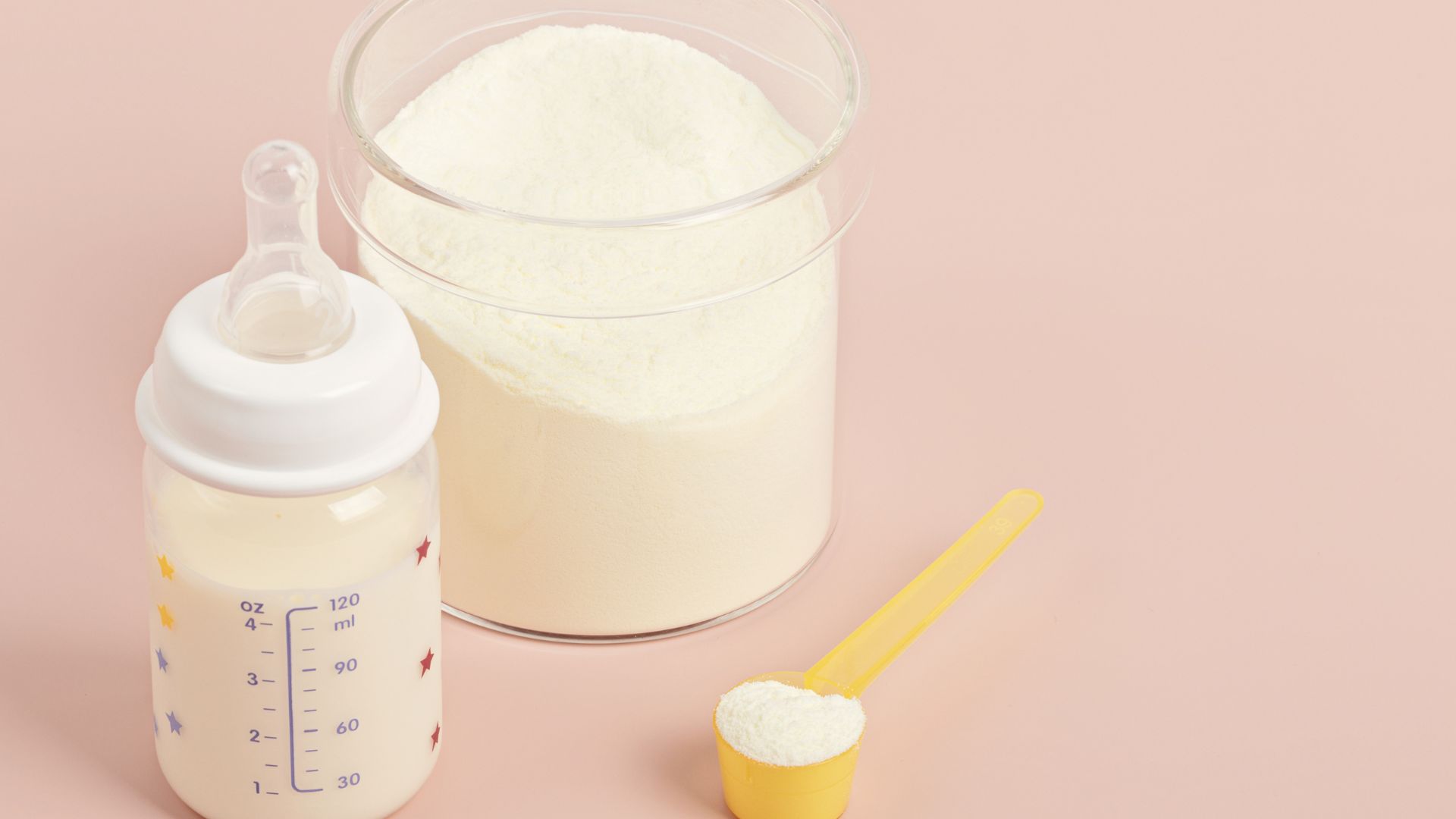 Sữa công thức sau khi trẻ bú có thể tăng nguy cơ nhiễm khuẩn và sự phát triển của vi sinh vật nếu để lâu