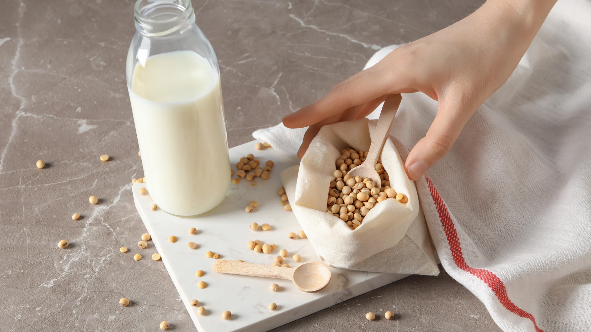 Sữa đậu nành để tủ lạnh được bao lâu? Cầm lưu ý gì khi bảo quản? 3