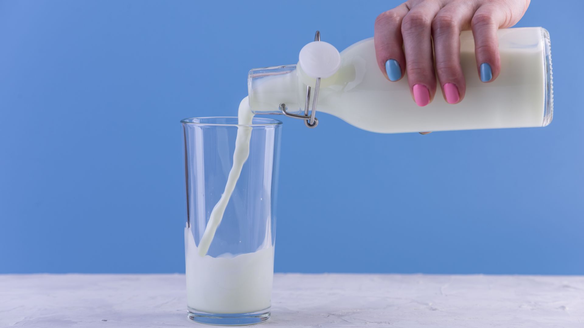 Bạn nên bổ sung 300 - 500ml sữa không đường mỗi ngày để hỗ trợ duy trì sức khỏe lâu dài