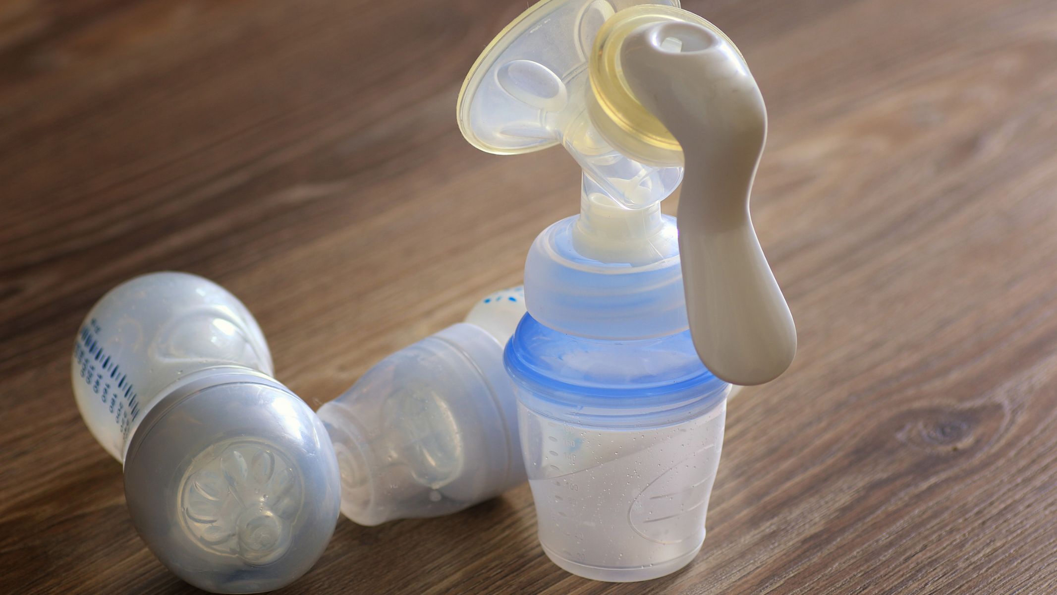 Sữa mẹ hâm nóng để được bao lâu? Giải đáp chi tiết 2