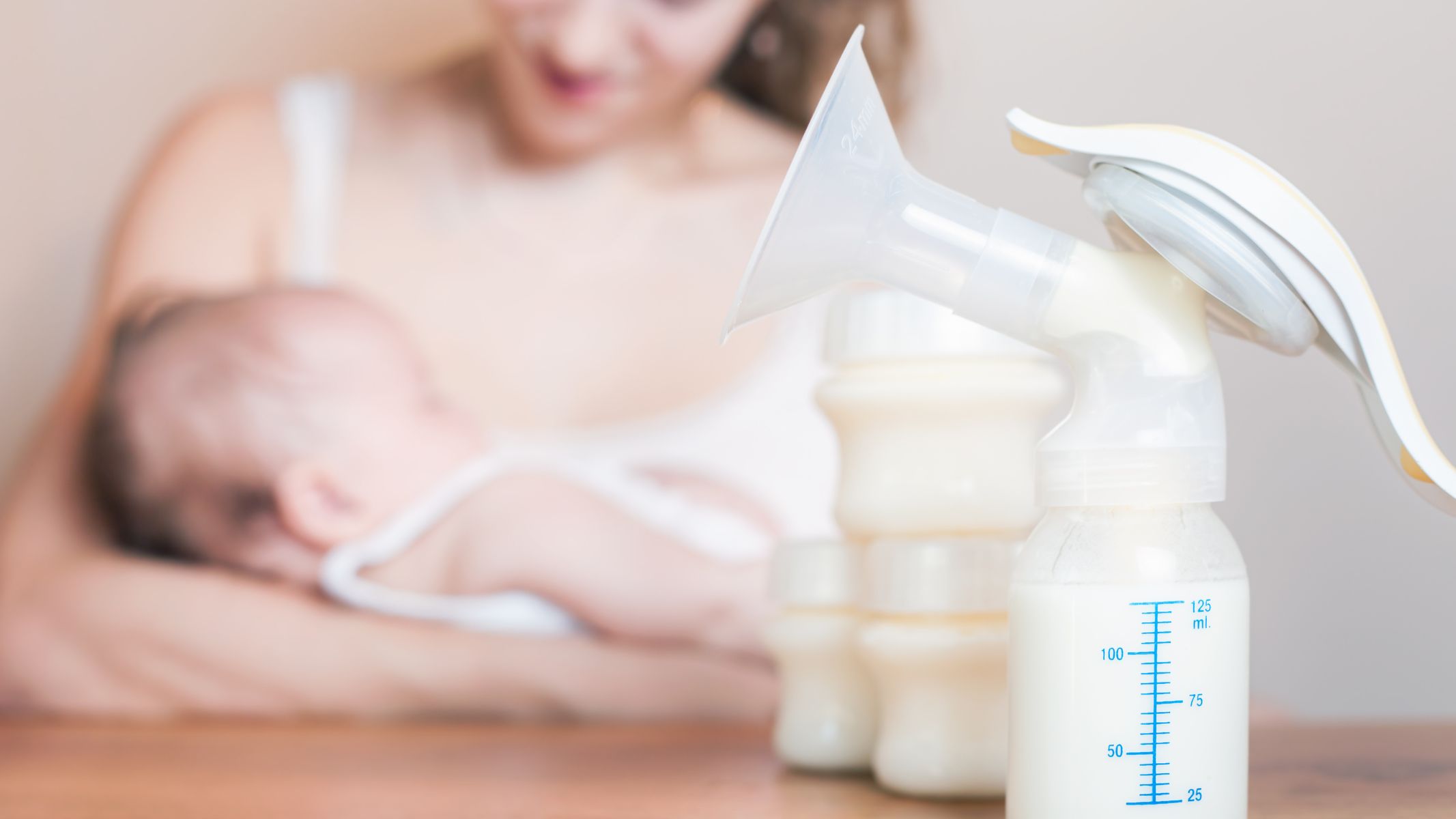 Sữa mẹ màu vàng tốt hay màu trắng tốt? Giải thích chi tiết 4