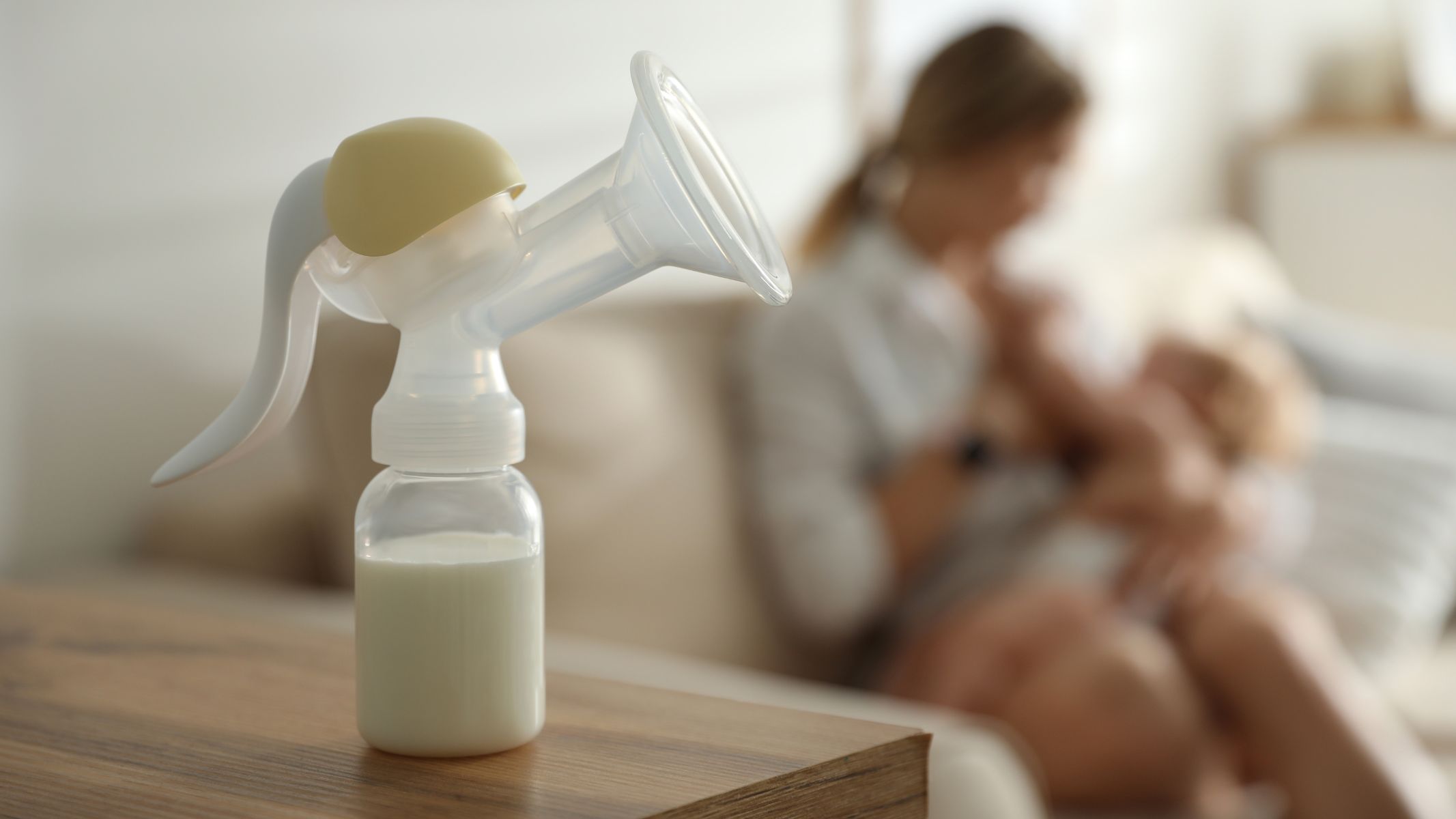 Sữa mẹ vắt ra ủ nóng được bao lâu? Giải đáp chi tiết 2