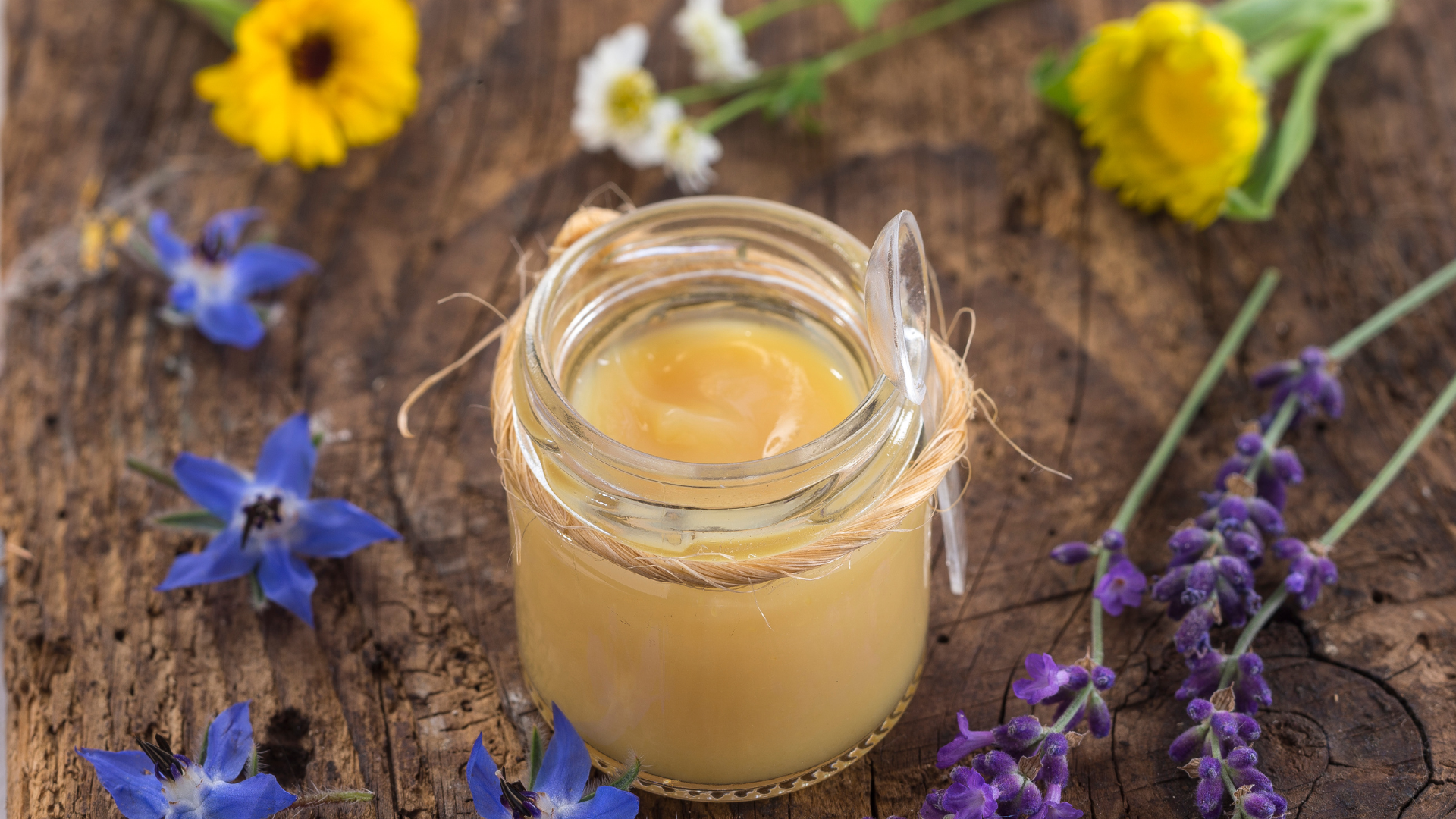 Sữa ong chúa từ lâu đã được biết đến như một sản phẩm tự nhiên giàu dưỡng chất