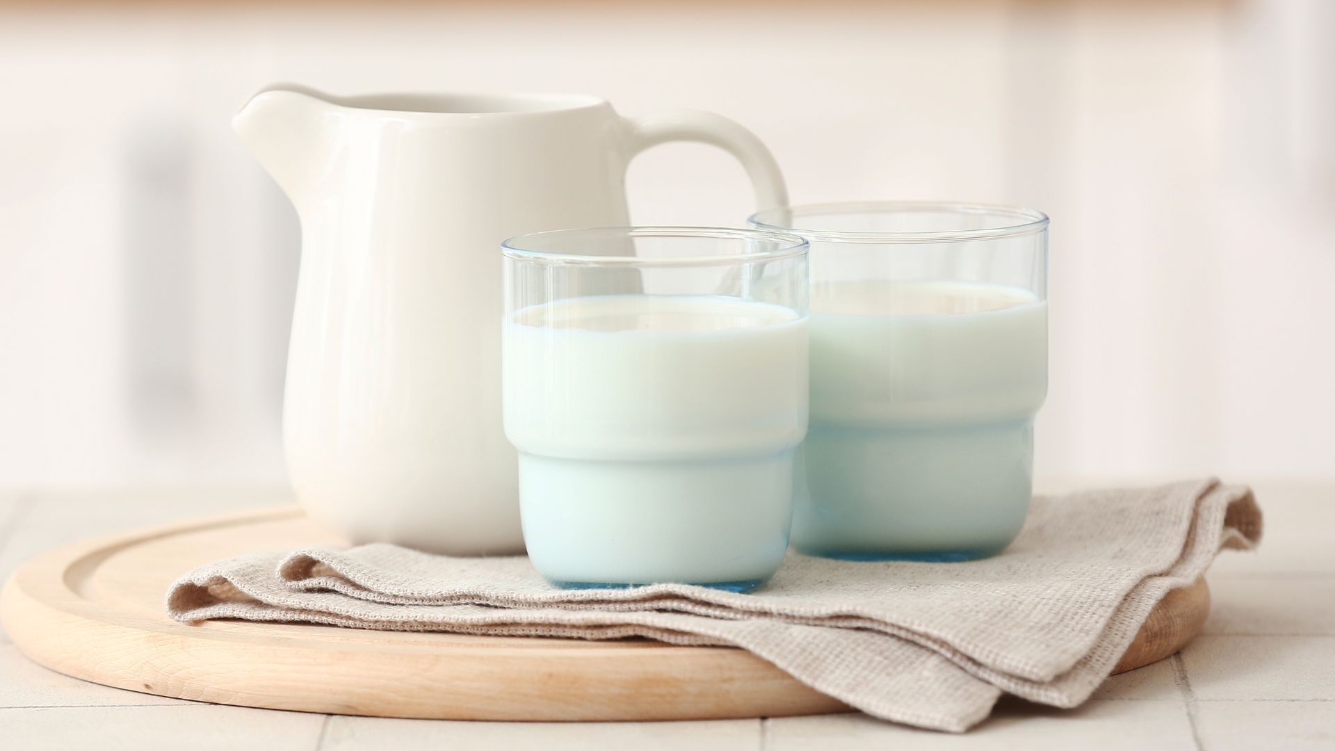 Sữa tươi thanh trùng là loại sữa được chế biến 100% từ sữa bò và qua quá trình xử lý nhiệt thấp để đảm bảo hương vị tự nhiên của sữa