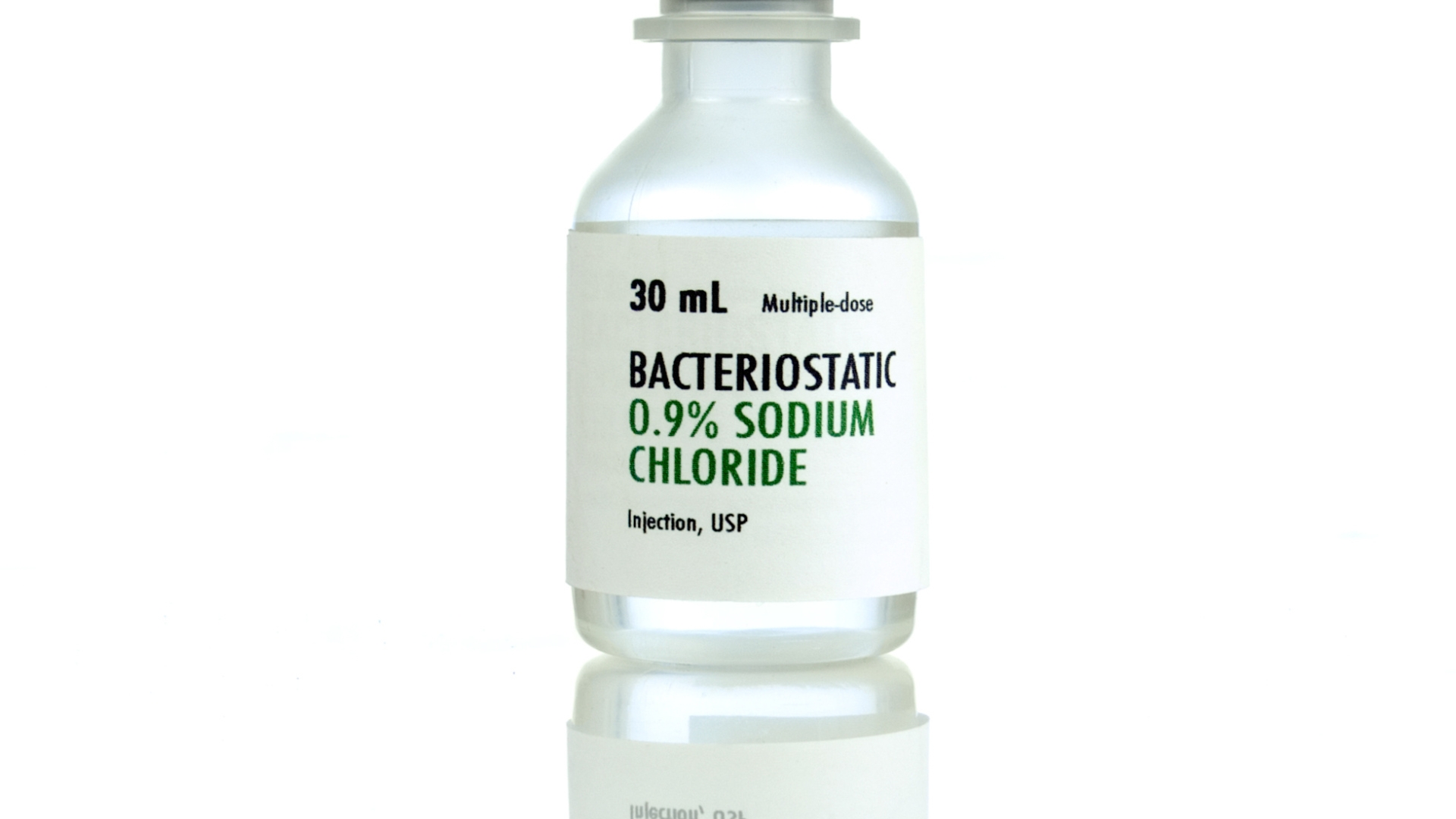 Sử dụng nước muối sinh lý là một lựa chọn tiện lợi và đảm bảo an toàn cho mọi đối tượng