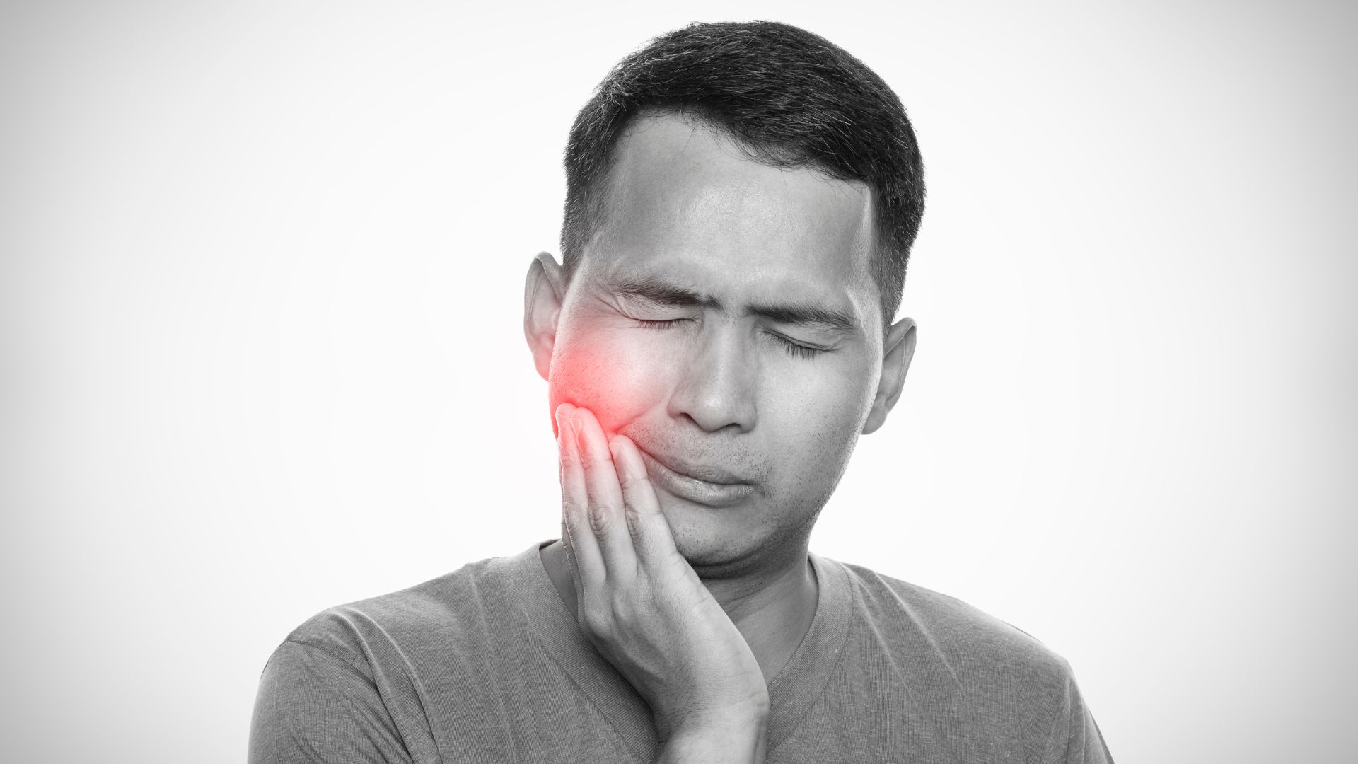 Sưng hàm là hiện tượng vùng hàm hoặc xung quanh miệng bị sưng phồng, thường kèm theo cảm giác đau