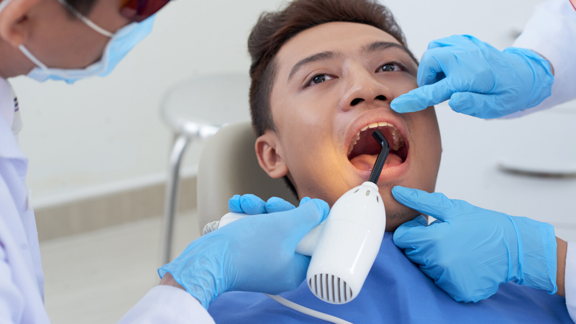 Nếu sưng nướu do sâu răng hoặc viêm tủy, cần điều trị tủy để loại bỏ nhiễm trùng