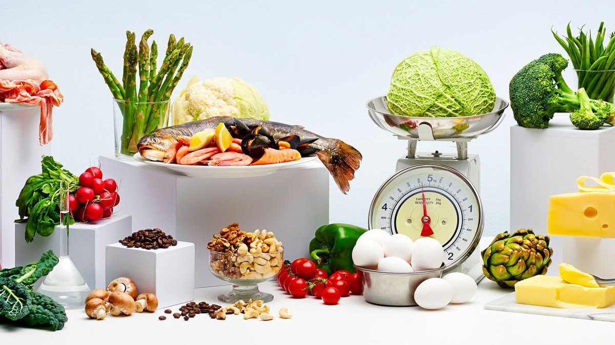 Duy trì một chế độ ăn uống lành mạnh và cân bằng đồng thời giữ cơ thể đủ nước