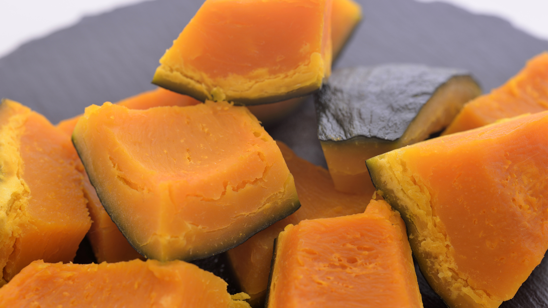 Muốn giảm biến động kali trong bí đỏ, hãy chọn luộc hoặc hấp nhẹ