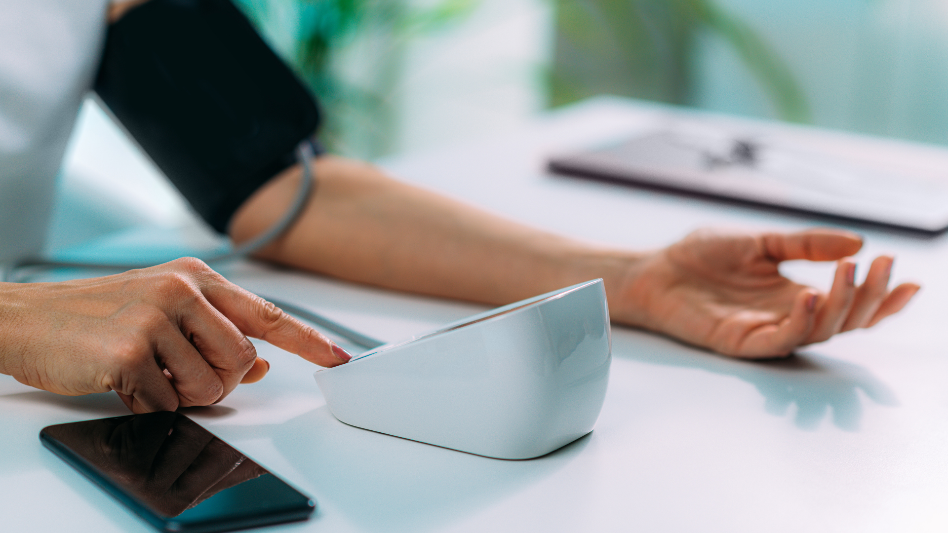 Người suy thận kèm bệnh nền không nên uống nước đậu đen, dễ tăng phù và huyết áp