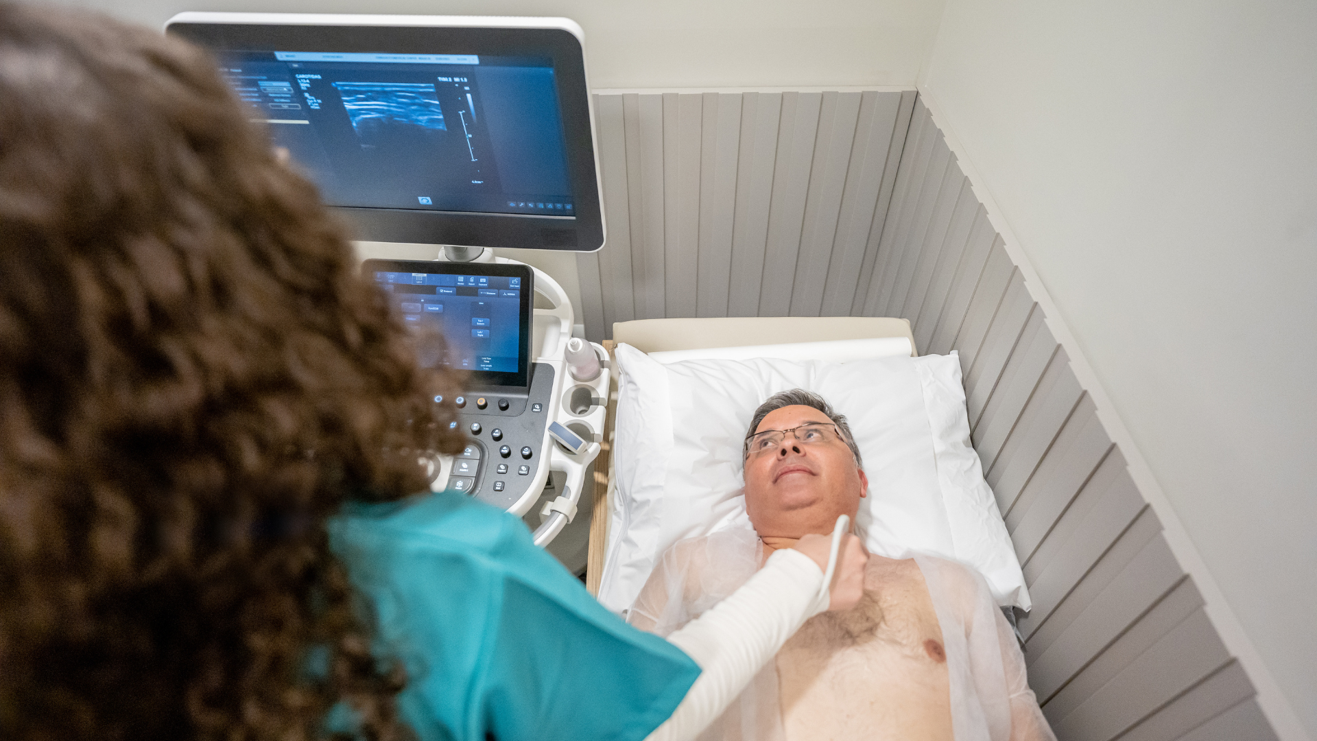 Siêu âm tim giúp đánh giá khả năng bơm máu của tim và kiểm tra cấu trúc các van tim