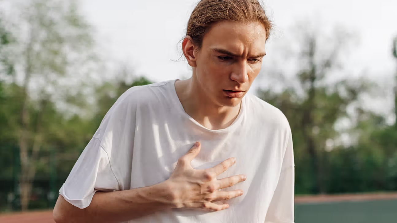 Người bệnh cảm thấy hụt hơi ngay cả khi thực hiện các hoạt động đơn giản hàng ngày