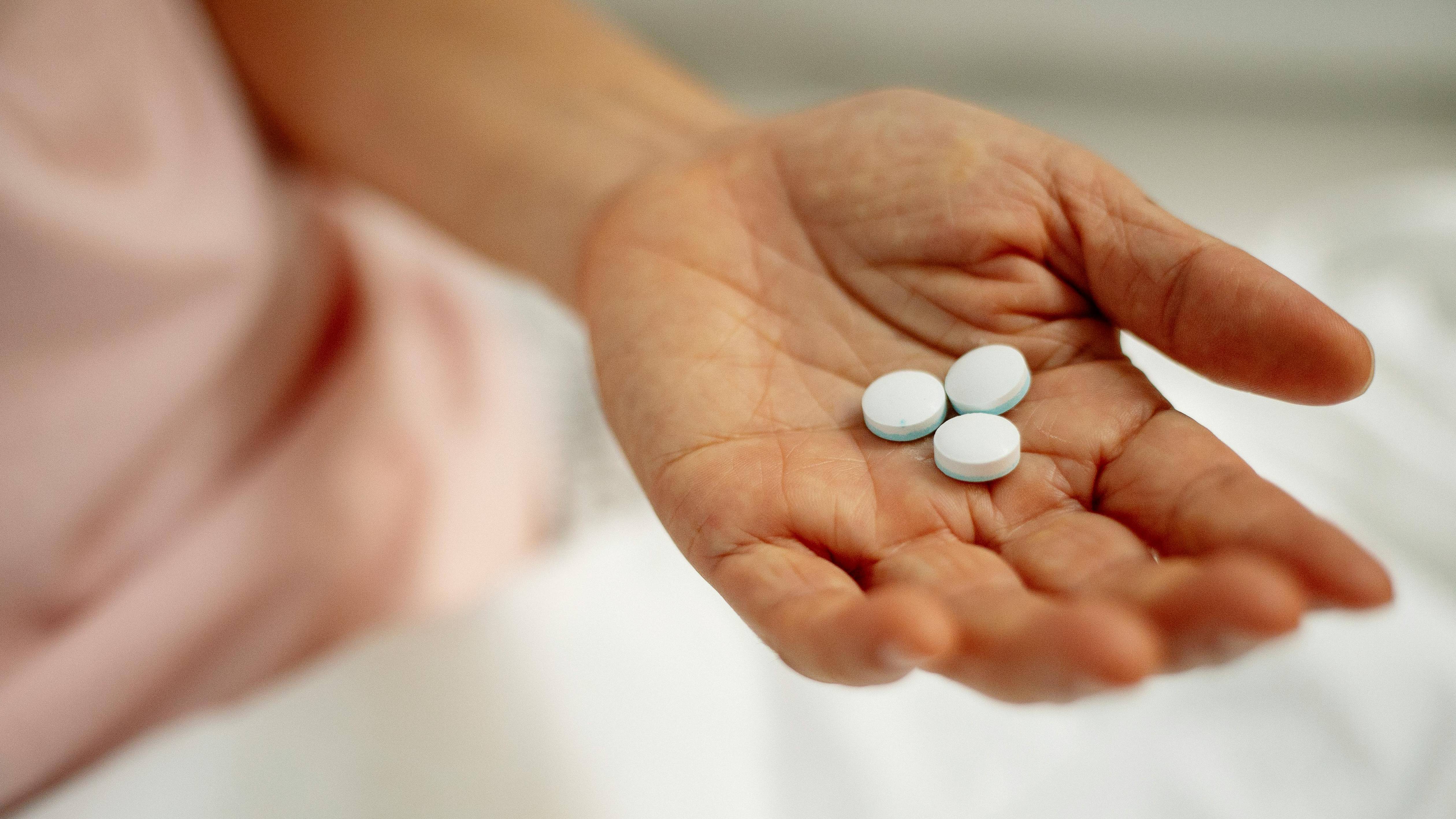 Việc tuân thủ đúng liều lượng và thời điểm uống thuốc góp phần quyết định hiệu quả điều trị