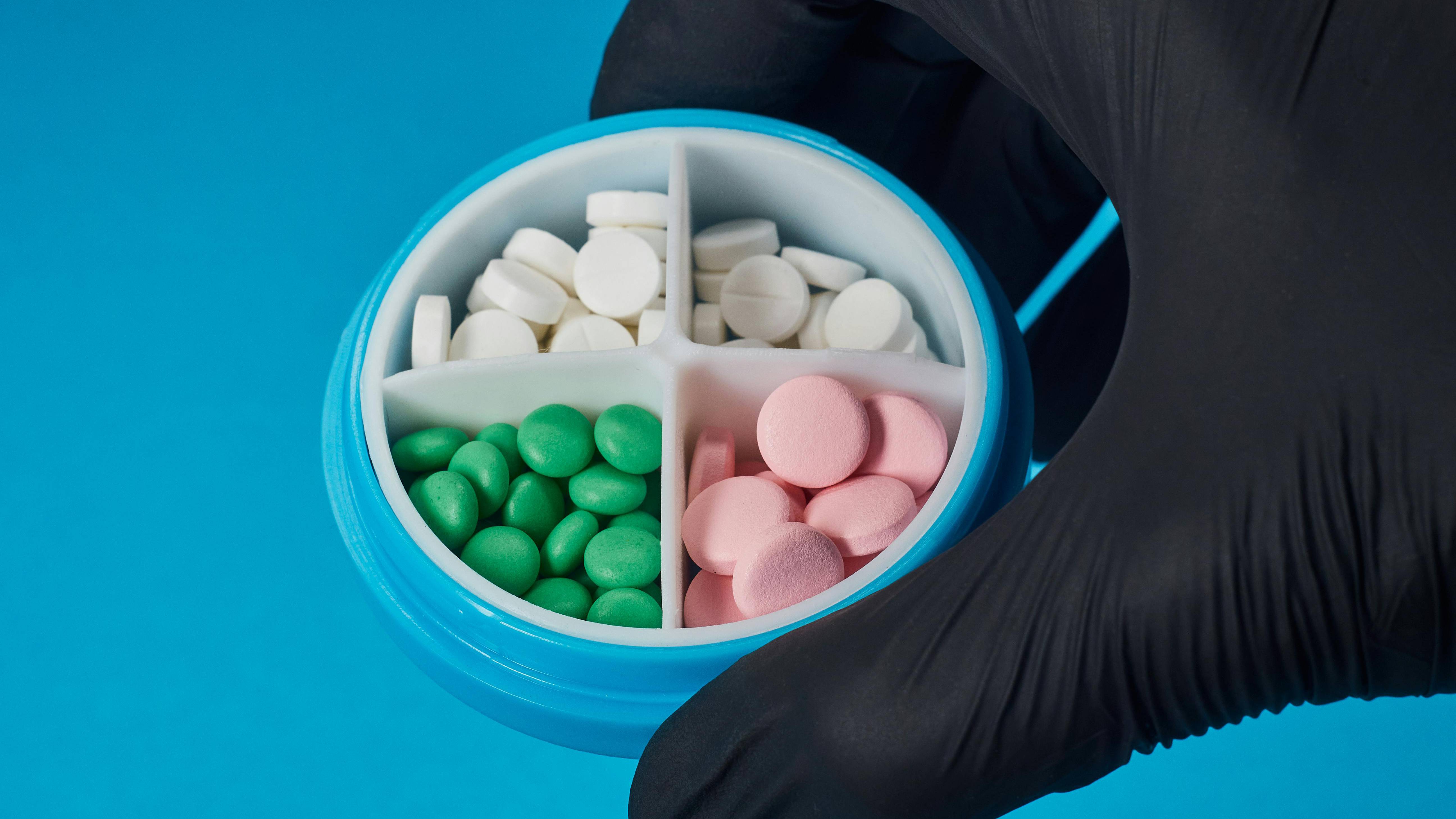 Điều trị bằng thuốc giúp giảm gánh nặng cho tim, cải thiện lưu thông máu và giảm ứ dịch