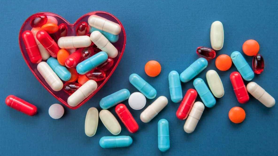 Mục tiêu ưu tiên của điều trị là ổn định huyết động, giảm nhẹ triệu chứng