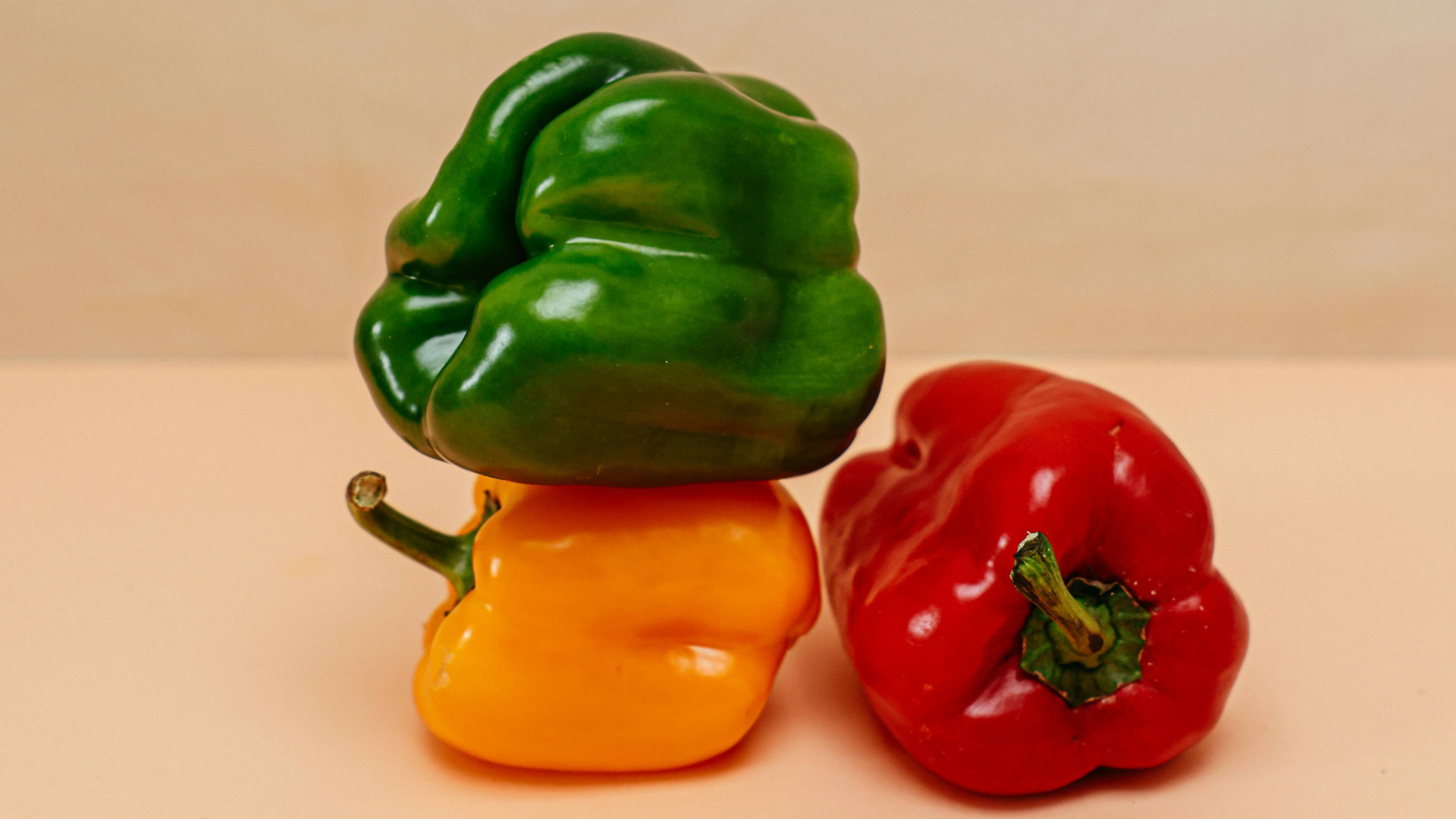 Bổ sung rau củ quả nhiều màu sắc có lợi cho sức khỏe tim mạch như ớt chuông