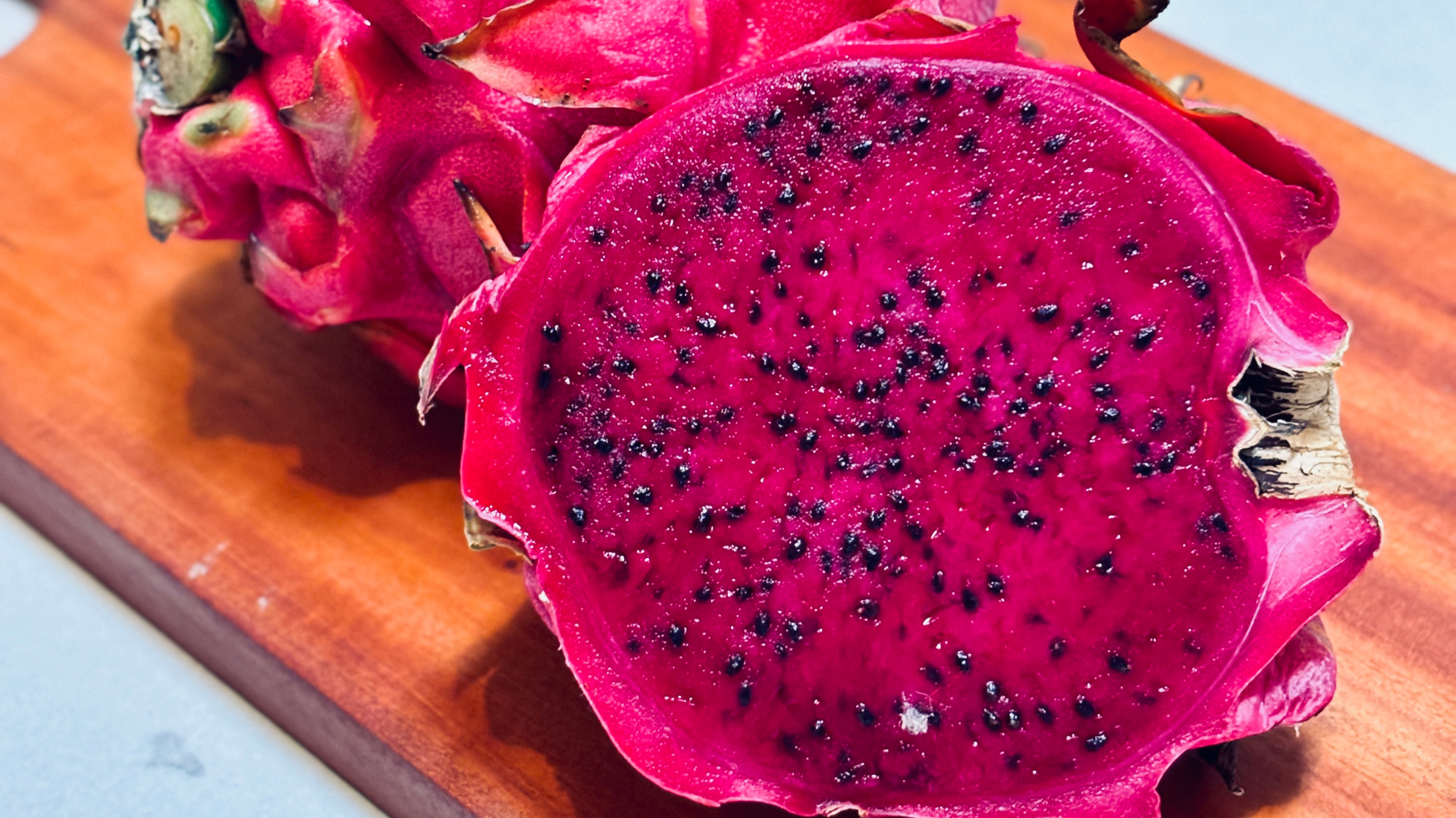 Một trong những tác dụng nổi bật nhất của thanh long đỏ là khả năng hỗ trợ hệ tiêu hóa