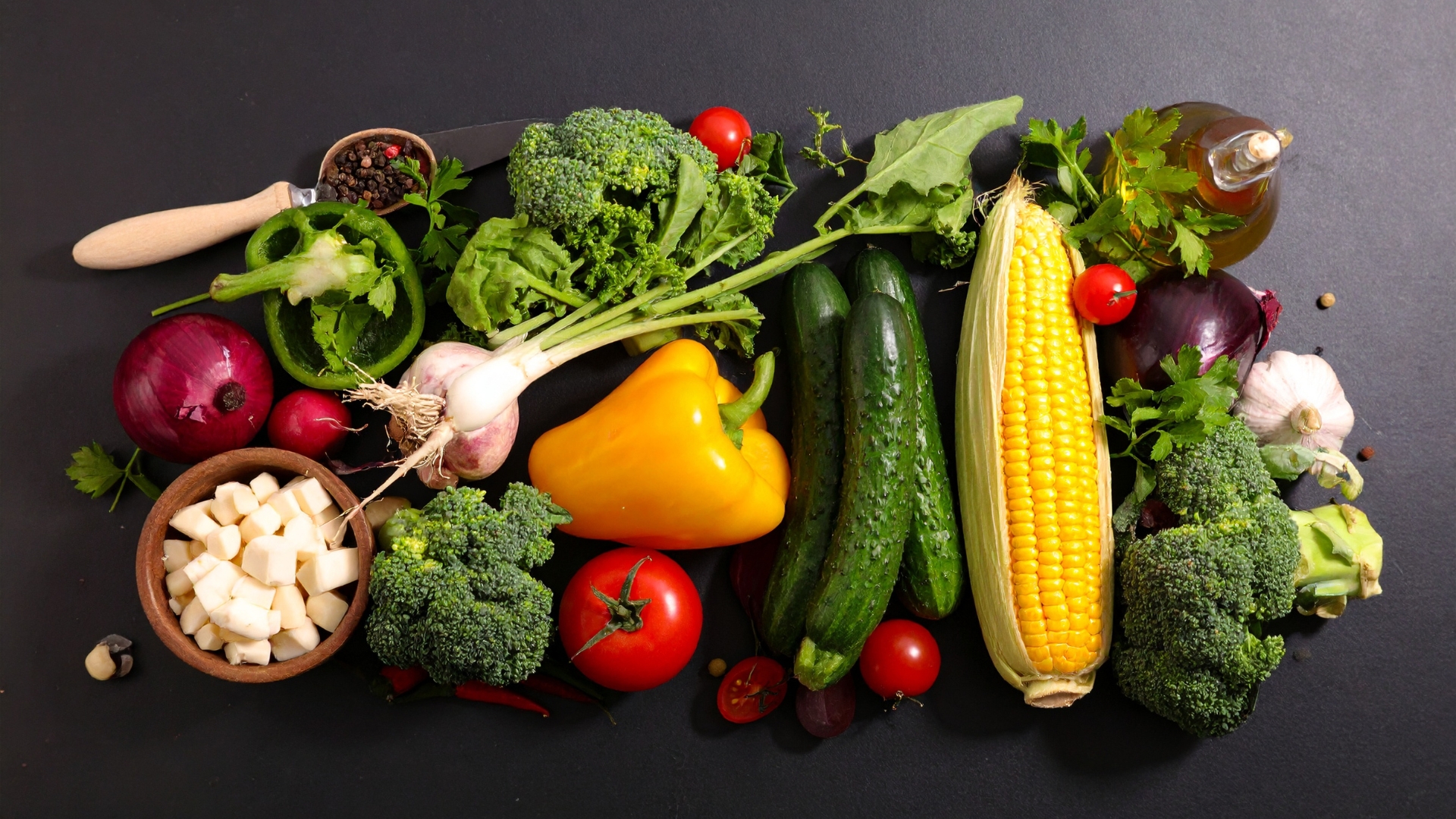 Tỏi chỉ đóng vai trò hỗ trợ sức khỏe, nên kết hợp với chế độ ăn uống cân bằng giàu chất xơ và hạn chế rượu bia