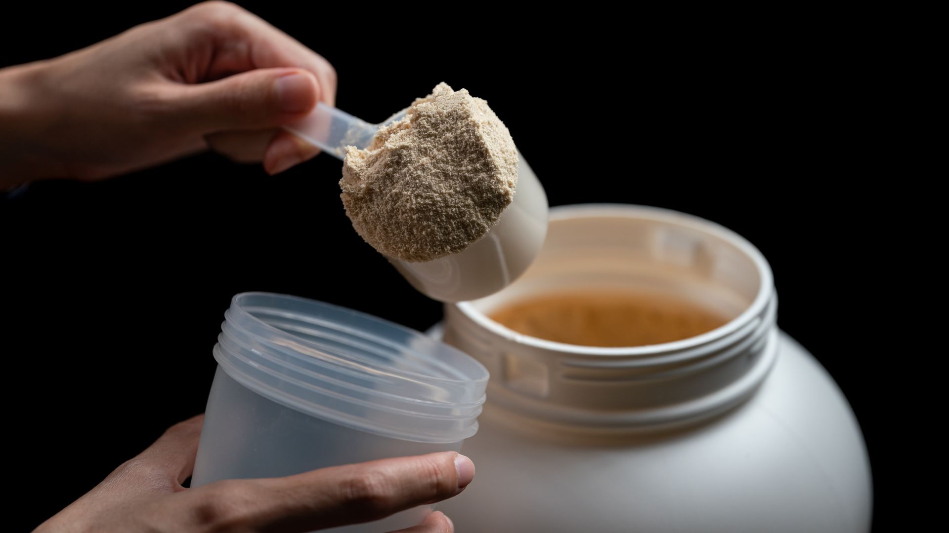 Tác hại của whey protein: Cảnh báo rủi ro và cách sử dụng an toàn 1