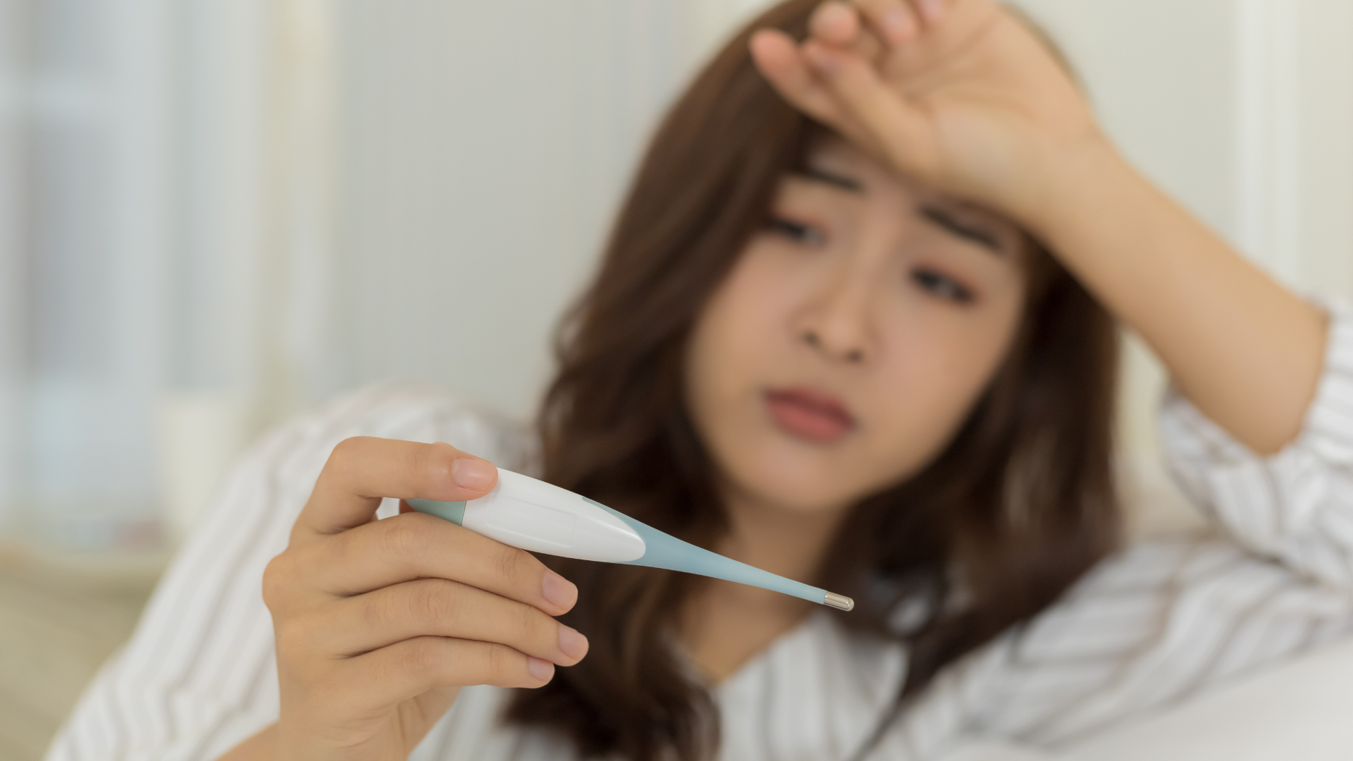 Sau khi thắt ống dẫn trứng, bạn có thể bị sốt hoặc ớn lạnh kéo dài