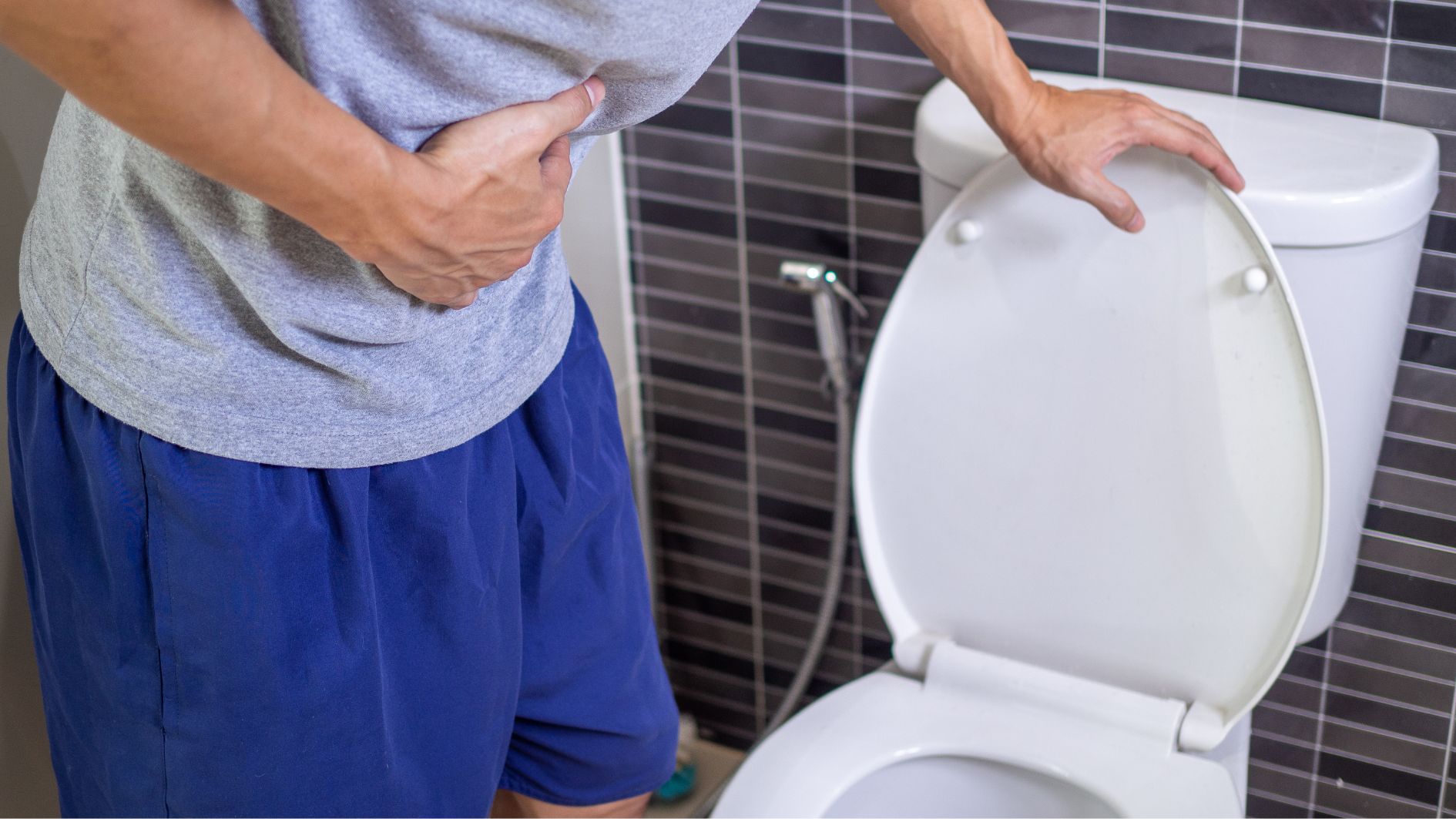 Táo bón lâu ngày có nguy cơ gây tắc nghẹn niệu quản