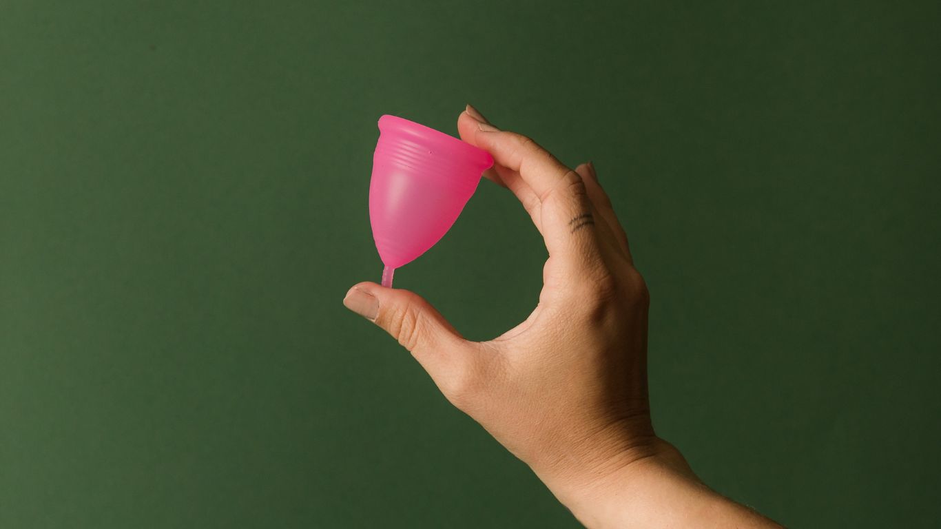 Tại sao gần tới tháng lại ham muốn​ nhiều hơn? Cách chăm sóc bản thân khi tới tháng 3