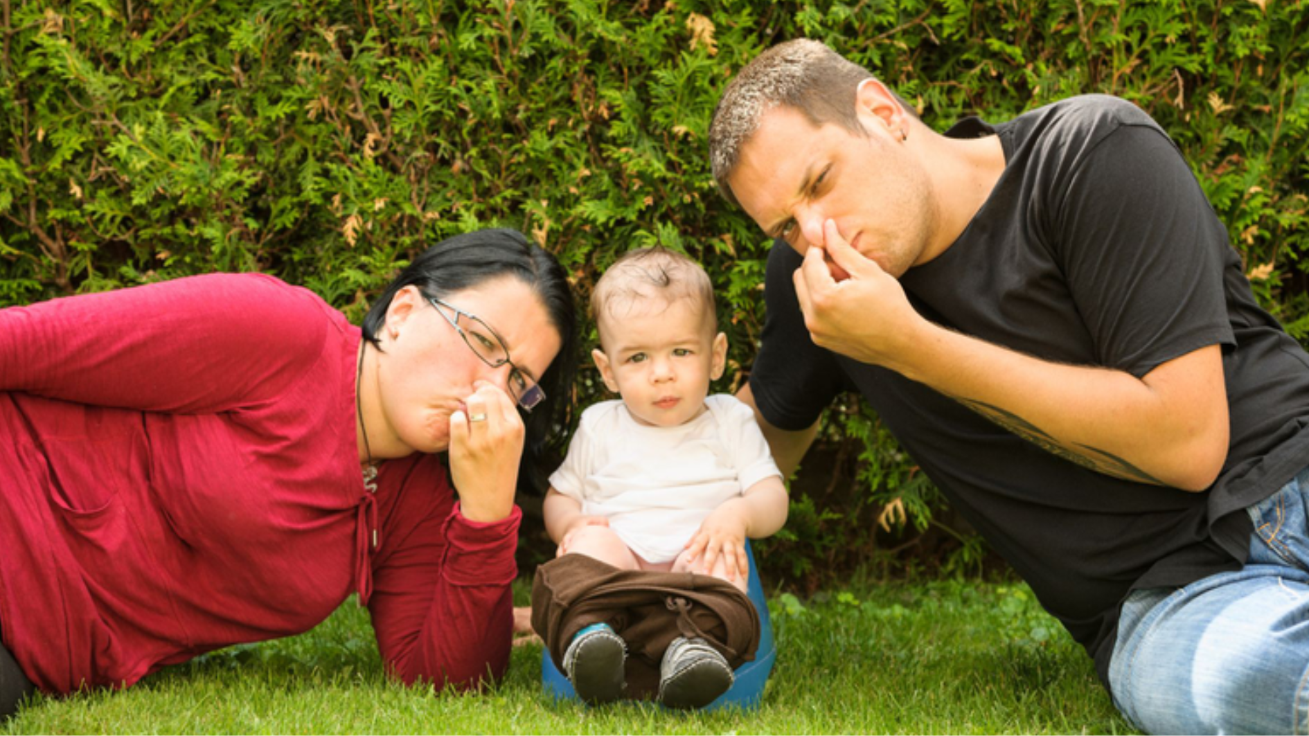 Nhiều nguyên nhân dẫn đến nước tiểu trẻ sơ sinh màu vàng có mùi khai