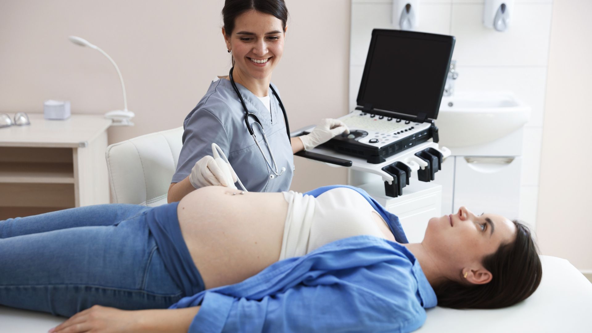 Siêu âm thai định kỳ giúp phát hiện sớm các bất thường xảy ra