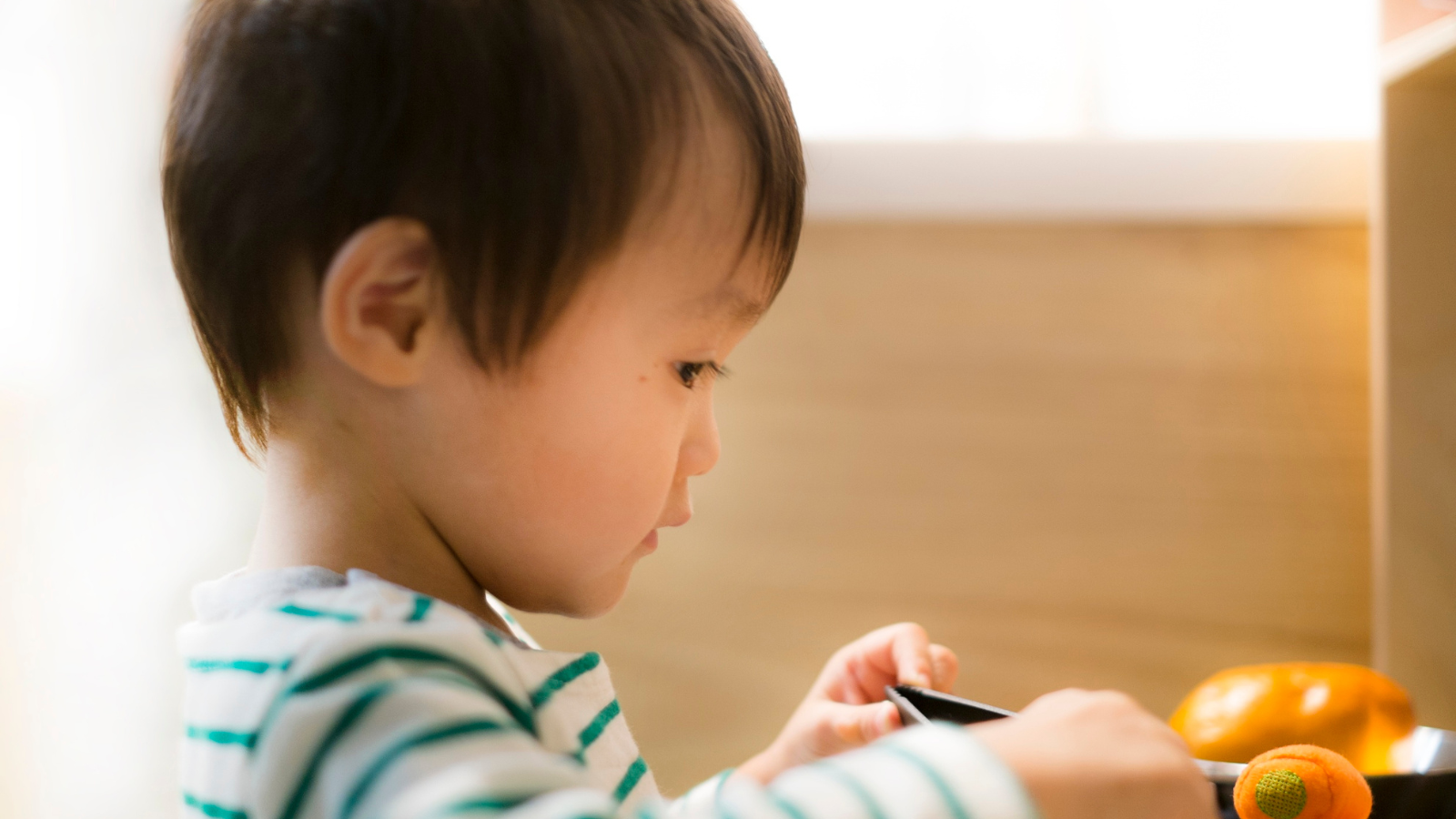 Nên cho trẻ thư giãn trước khi ngủ