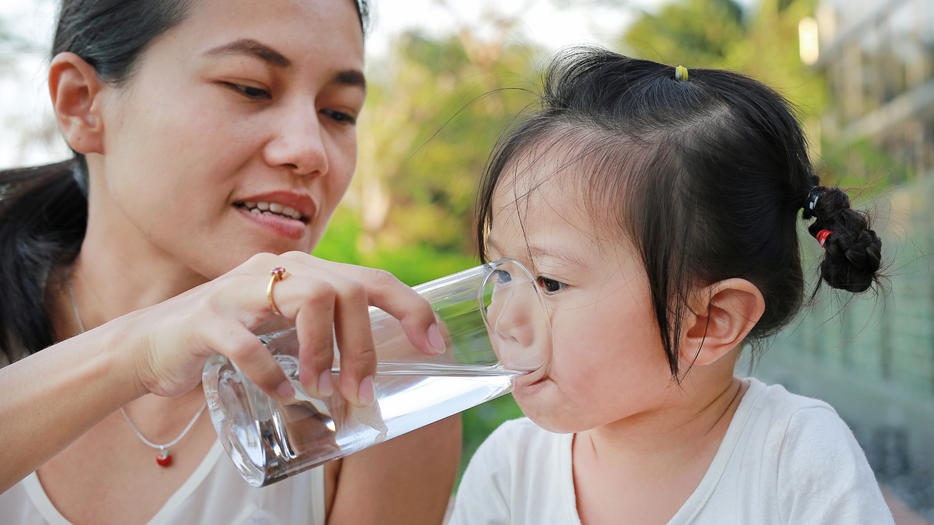 Bù nước là ưu tiên hàng đầu khi trẻ bị tiêu chảy