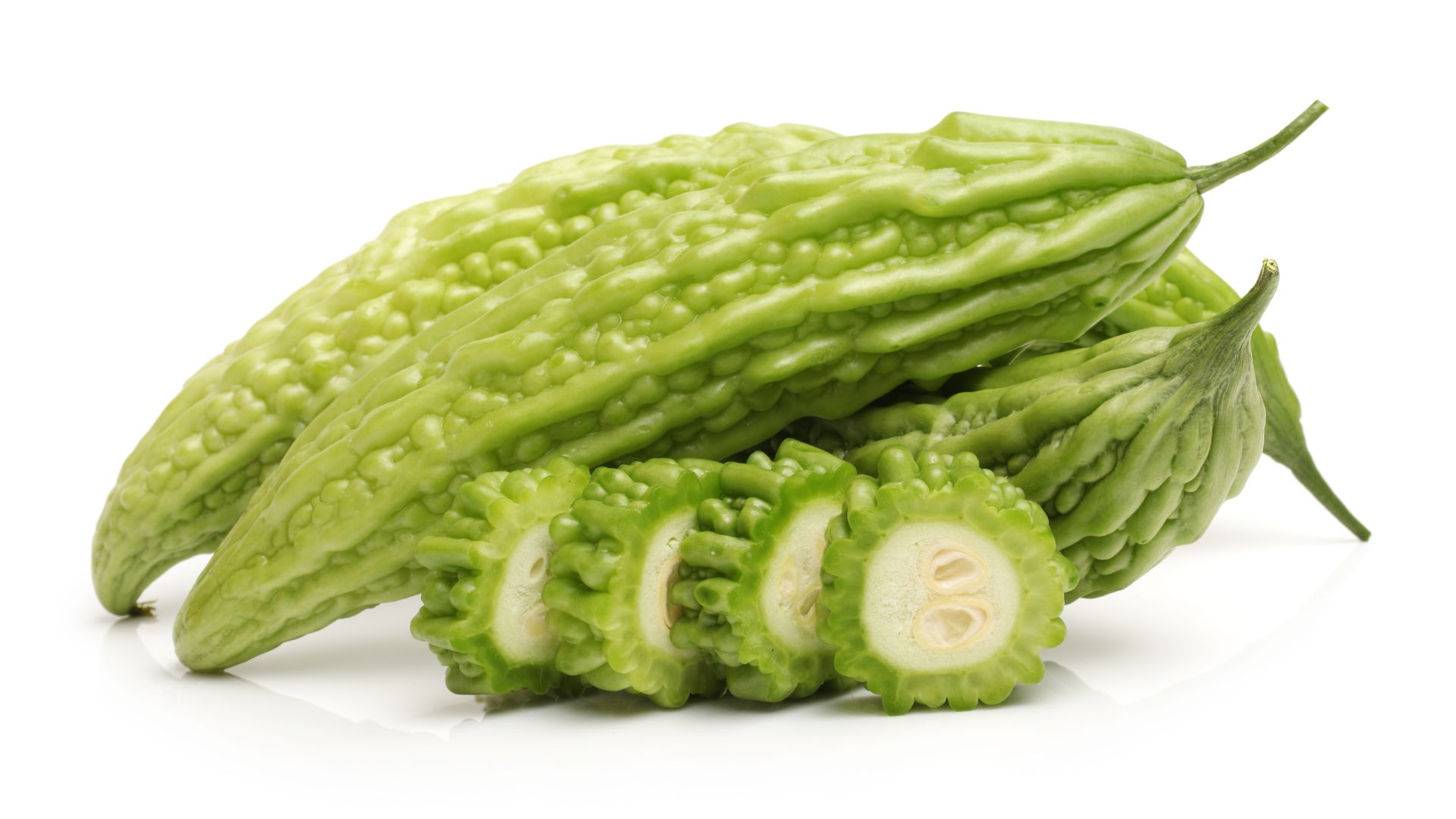 Mướp đắng là nguyên liệu dân gian thường được dùng trong chăm sóc da cho bé