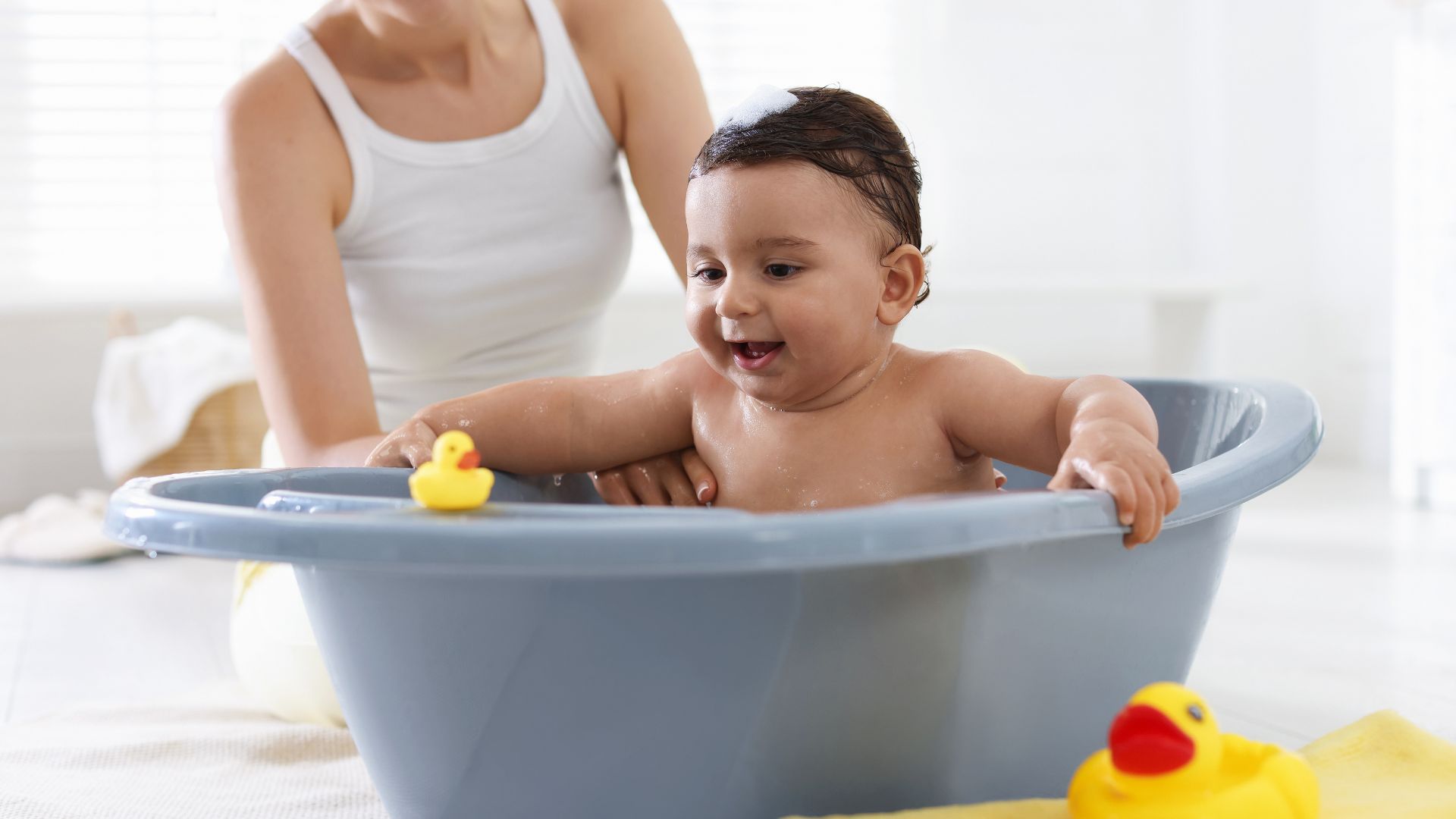 Tắm mướp đắng cho trẻ sơ sinh có tốt không phụ thuộc vào cách sử dụng và tình trạng da của bé