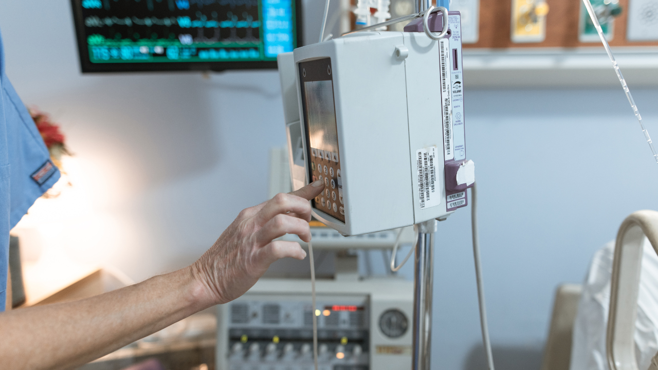 Điện tâm đồ (ECG) còn theo dõi được toàn bộ quá trình diễn tiến của tổn thương cơ tim theo thời gian