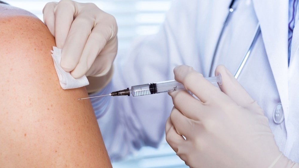 tam-quan-trong-cua-viec-tiem-phong-cum-cho-nguoi-lao-dong-3 Cropped.jpg